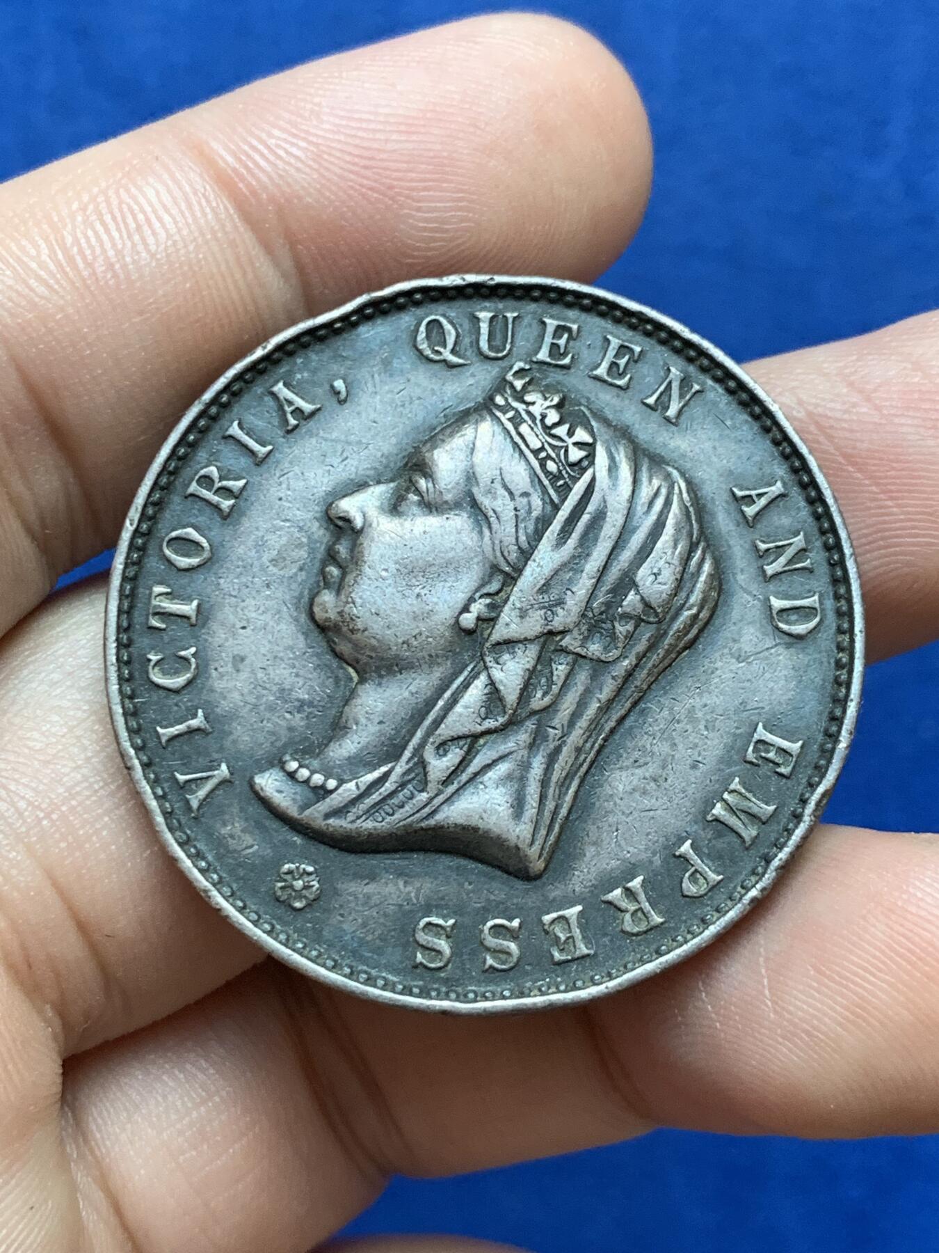 《竞宝斋》第287场-周六， 周日，周一 3场连拍 （全场包邮） 1897年英国维多利亚女王加冕60周年纪念银章 24.95g 38.2mm 少见经典款式 老包浆 细节见图