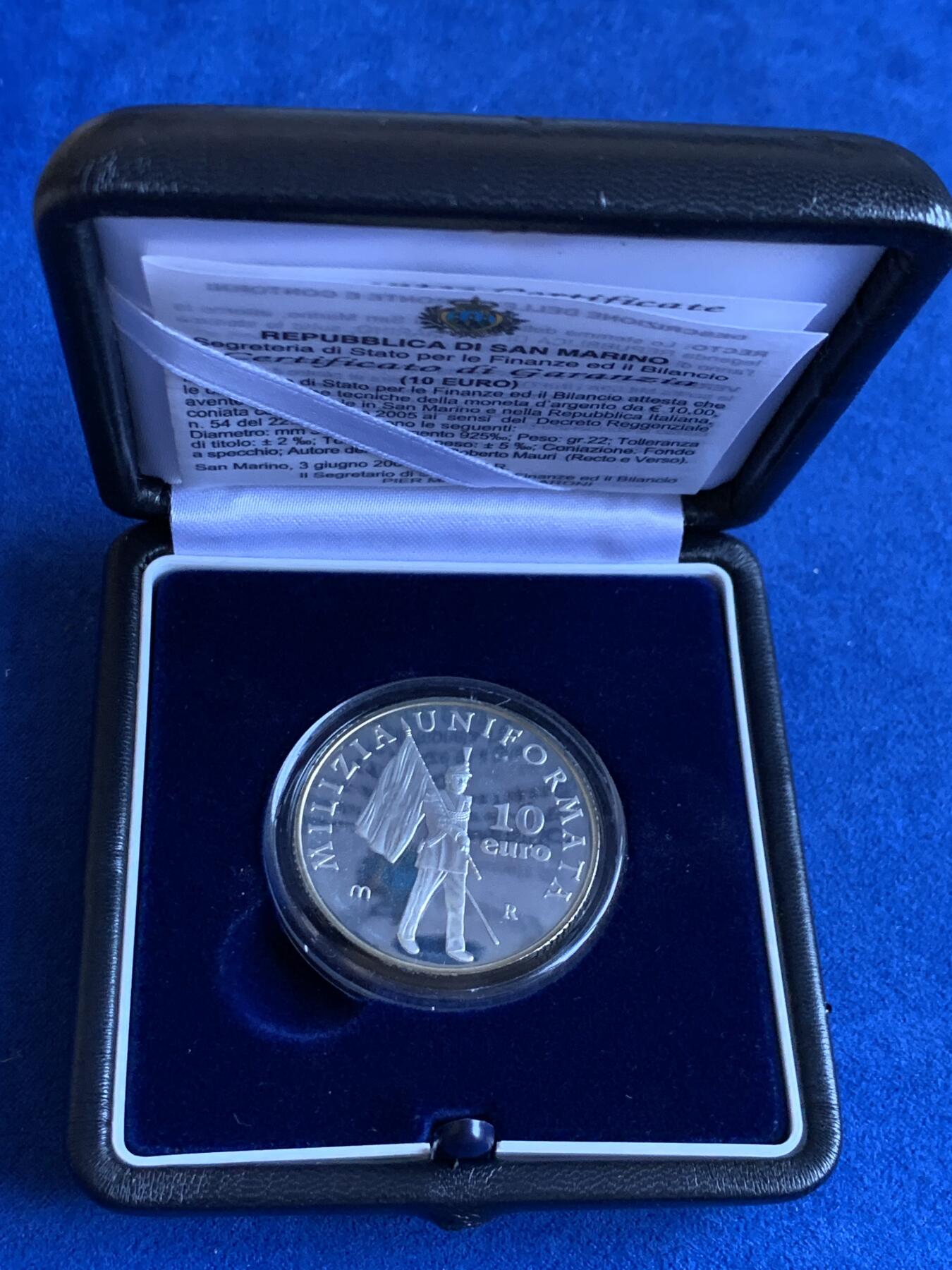 《竞宝斋》第287场-周六， 周日，周一 3场连拍 （全场包邮） 圣马力诺2005年穿制服的民兵10欧元银币 带盒