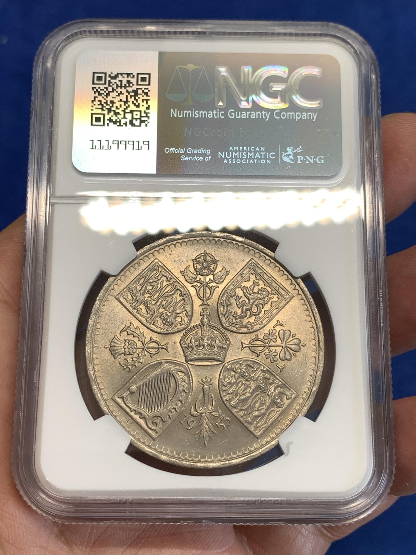 《竞宝斋》第287场-周六， 周日，周一 3场连拍 （全场包邮） NGC MS63 英国1953年伊丽莎白二世登基纪念克朗 背面有类镜面感 这个品种少见