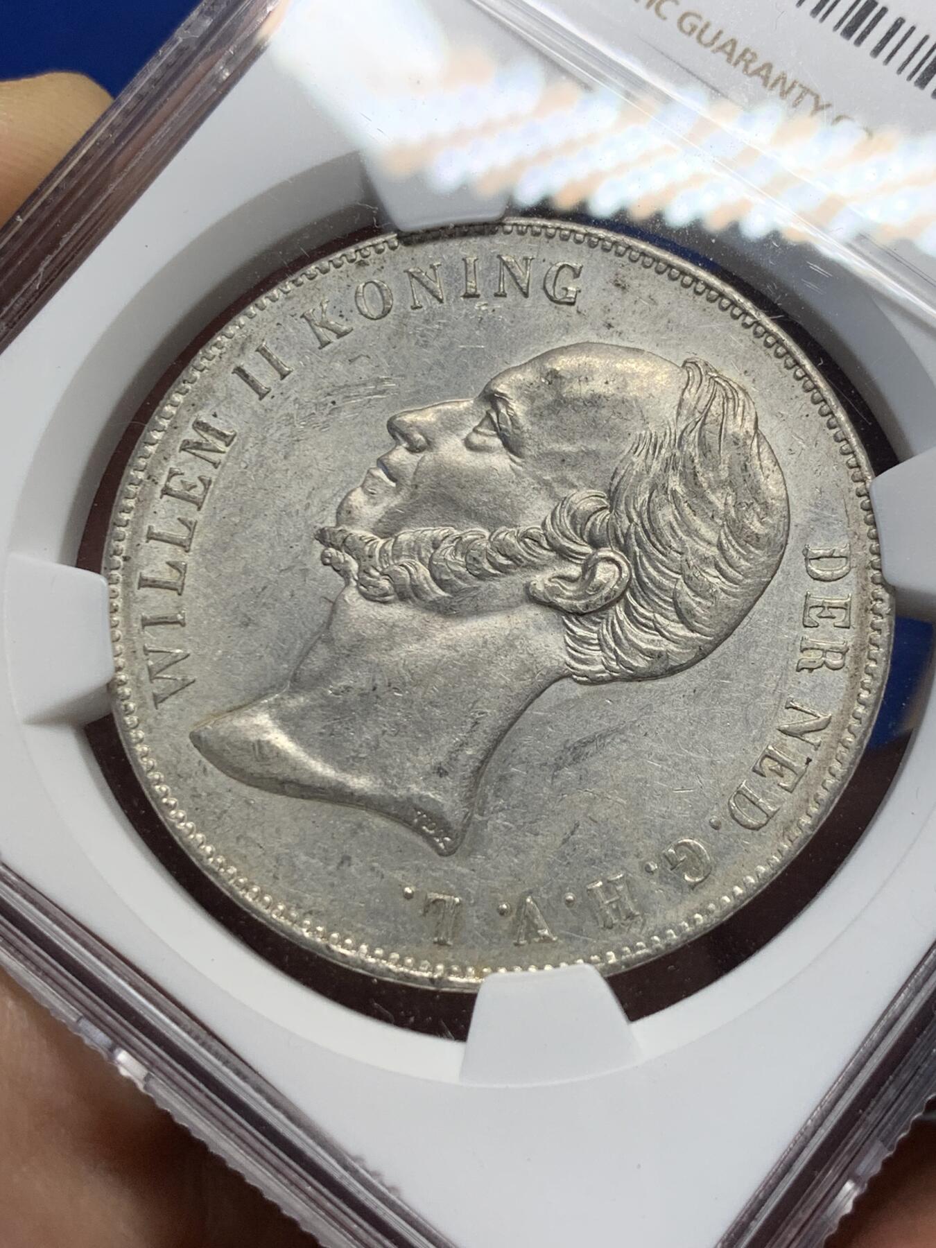 《竞宝斋》第287场-周六， 周日，周一 3场连拍 （全场包邮） NGC UNC 荷兰 1847 长脖子 2.5盾大银币 945高银 底板光亮 难得