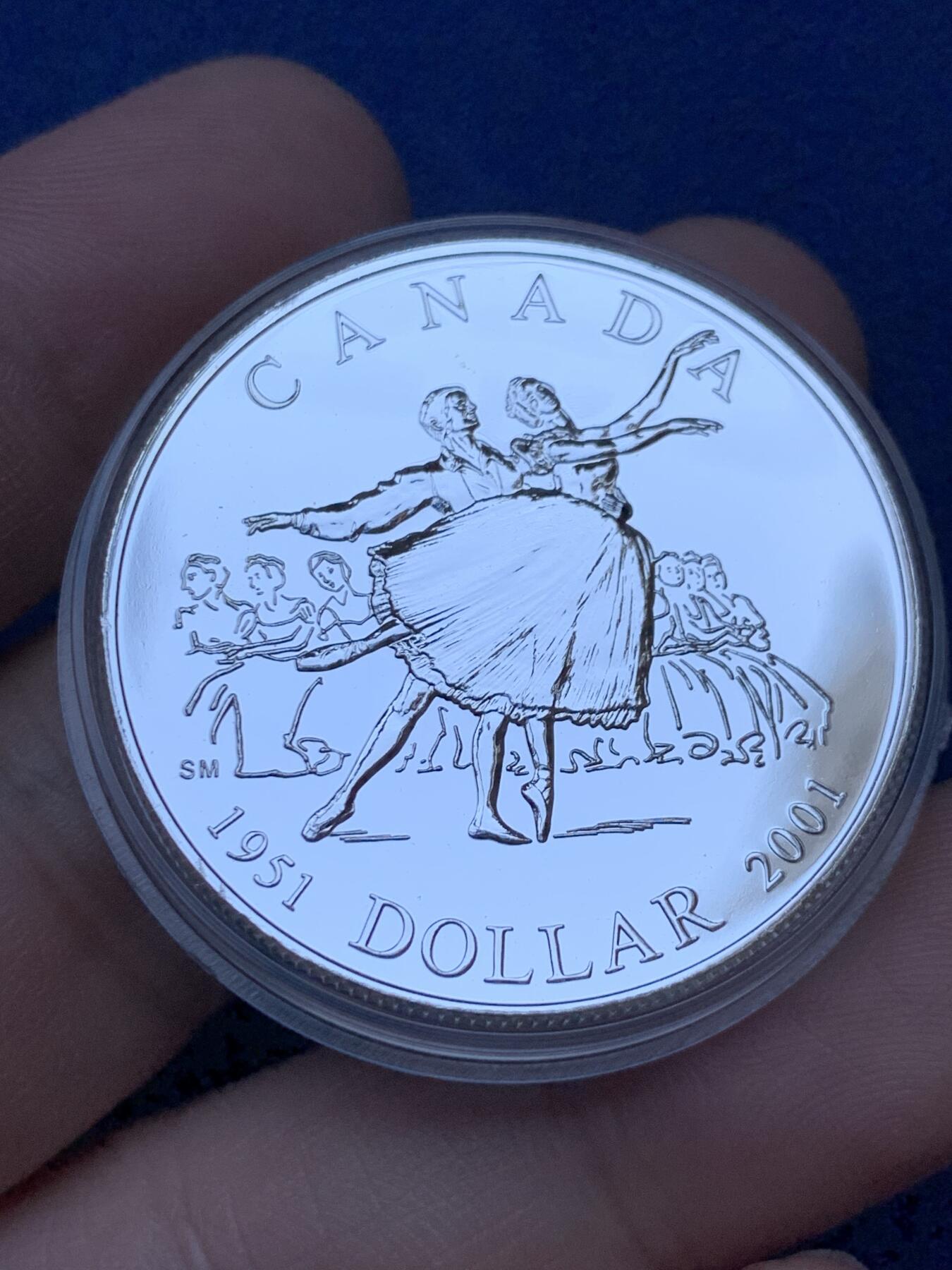 《竞宝斋》第287场-周六， 周日，周一 3场连拍 （全场包邮） 加拿大2001年发行国家芭蕾舞团成立50周年磨砂纪念银币 25.2g 盒证齐全