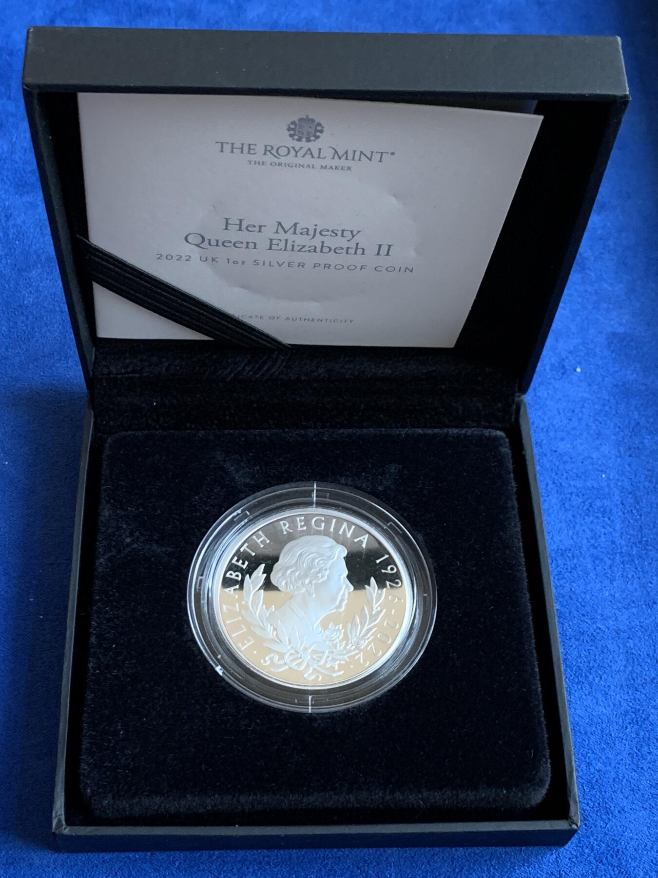 《竞宝斋》第287场-周六， 周日，周一 3场连拍 （全场包邮） 英国2022年发行查尔斯三世头像&女王逝世2英镑精制币 1盎司 盒证齐全 首枚母子双王头像共存纪念 查尔斯三世首枚法定银币