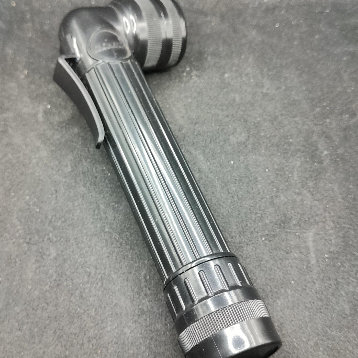 全场0元起拍 第172期 咸鱼国勋章拍卖专场 7月10日（周三）下午6：00开始 韩军手电筒，外表无损，内部线路有问题无法点亮