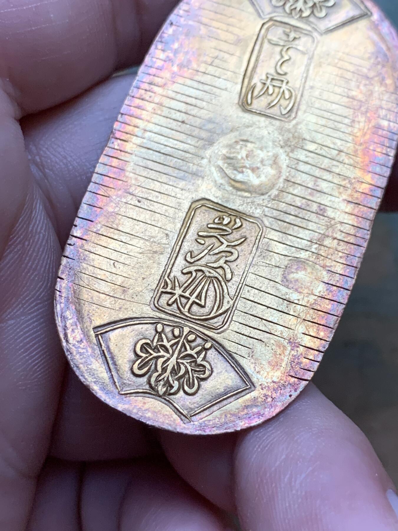 《竞宝斋》第287场-周六， 周日，周一 3场连拍 （全场包邮） 日本天保小判金，非常见万延小型，文字极印打制清晰，几乎未流通品相，带日本货币商协同组合证书，认可度高