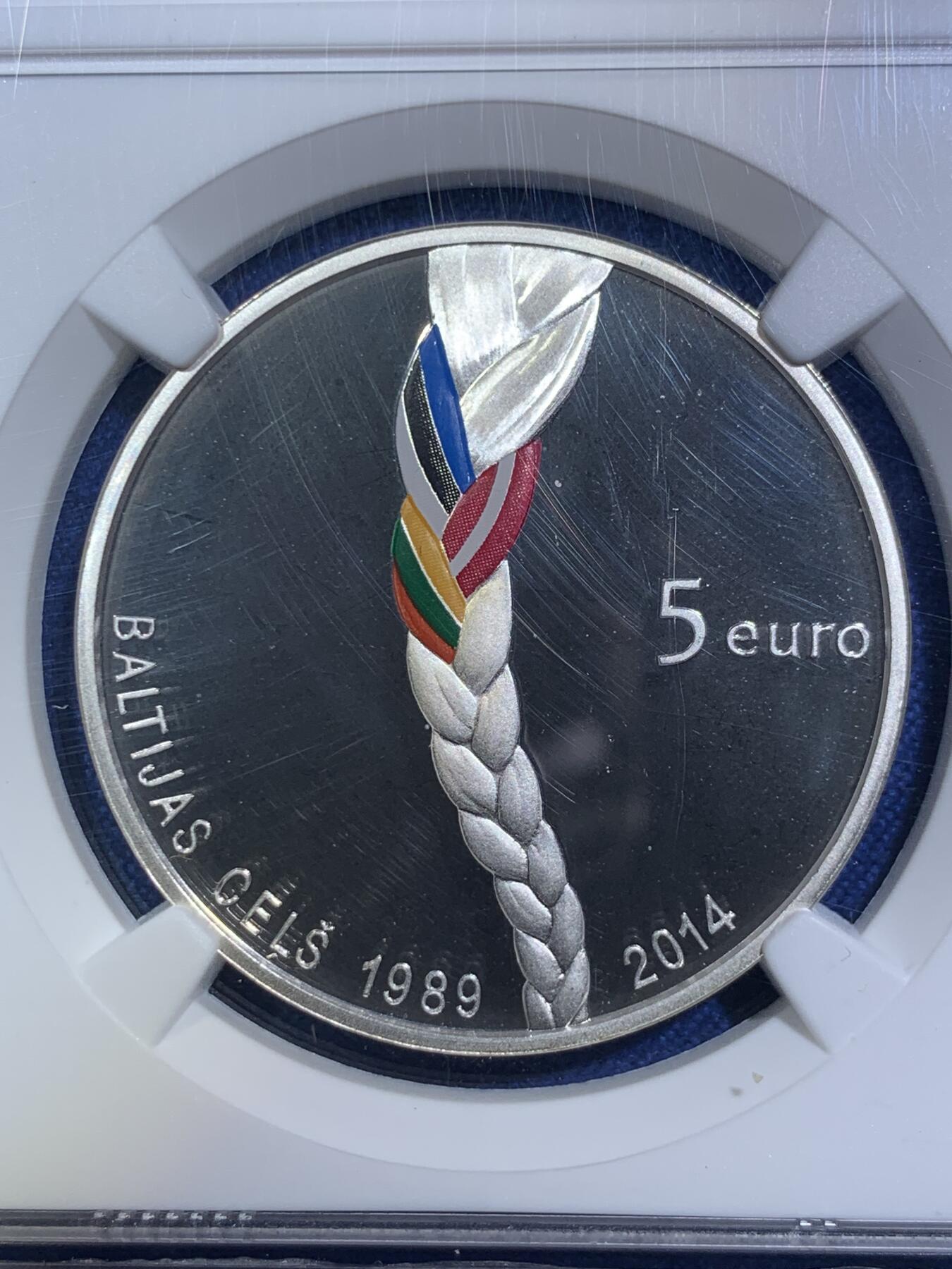 《竞宝斋》第287场-周六， 周日，周一 3场连拍 （全场包邮） NGC PF69UC 拉脱维亚2014年发行波罗的海之路独立25周年彩银纪念币 5欧精制币 盒证齐全 22g 限量10000枚 2015届“星光璀璨”硬币之星大奖之最佳银币第二名 2016年度克劳斯世界硬币大奖赛之年度最佳当代事件币奖