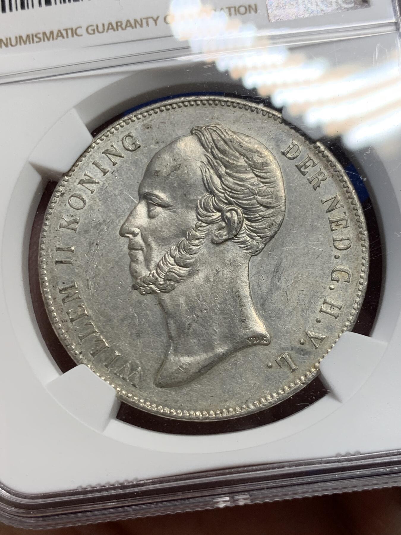 《竞宝斋》第287场-周六， 周日，周一 3场连拍 （全场包邮） NGC UNC 荷兰 1847 长脖子 2.5盾大银币 945高银 底板光亮 难得