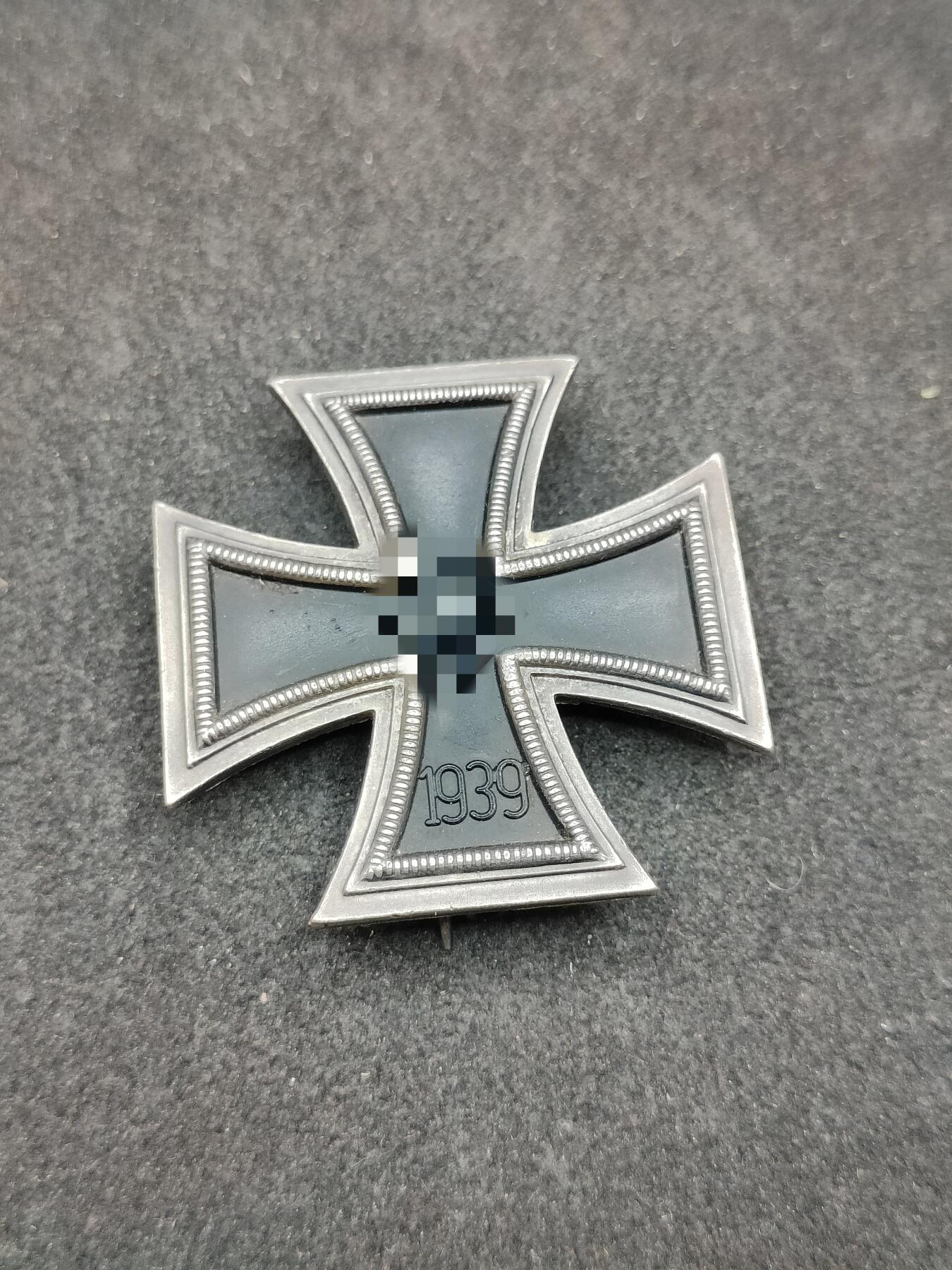 全场0元起拍 第172期 咸鱼国勋章拍卖专场 7月10日（周三）下午6：00开始 39版铁十字 三片式 残留白油 背后有厂标 版本自辩