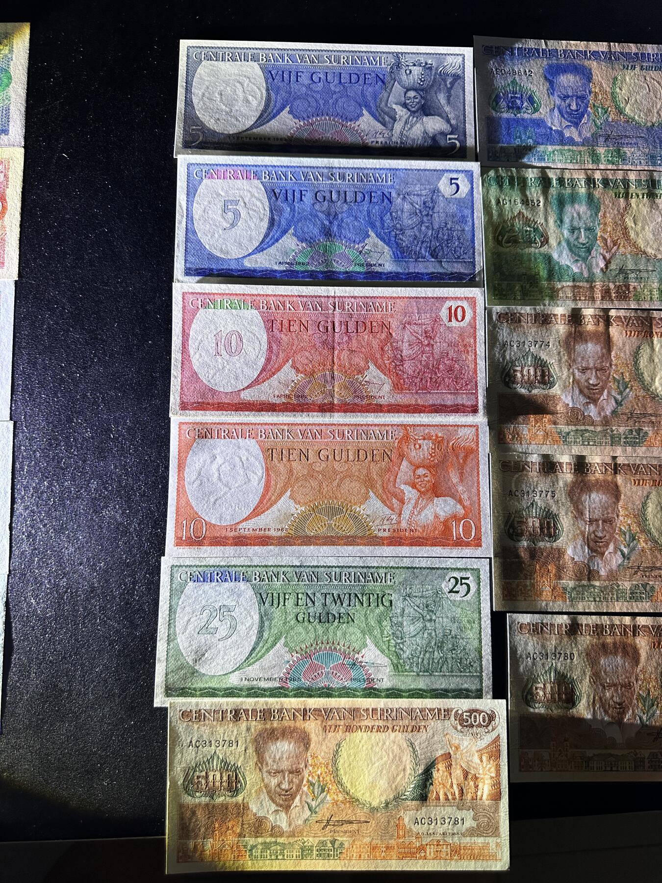 《外钞收藏家》第三百八十九期 苏里南 两个版本16张一起 个别有问题 其他全新