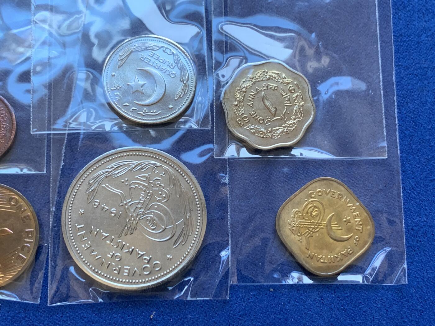 《竞宝斋》第288场-周六， 周日，周一 3场连拍 （全场包邮） 巴基斯坦8枚原盒套币 1948-1953年类精制PL套币