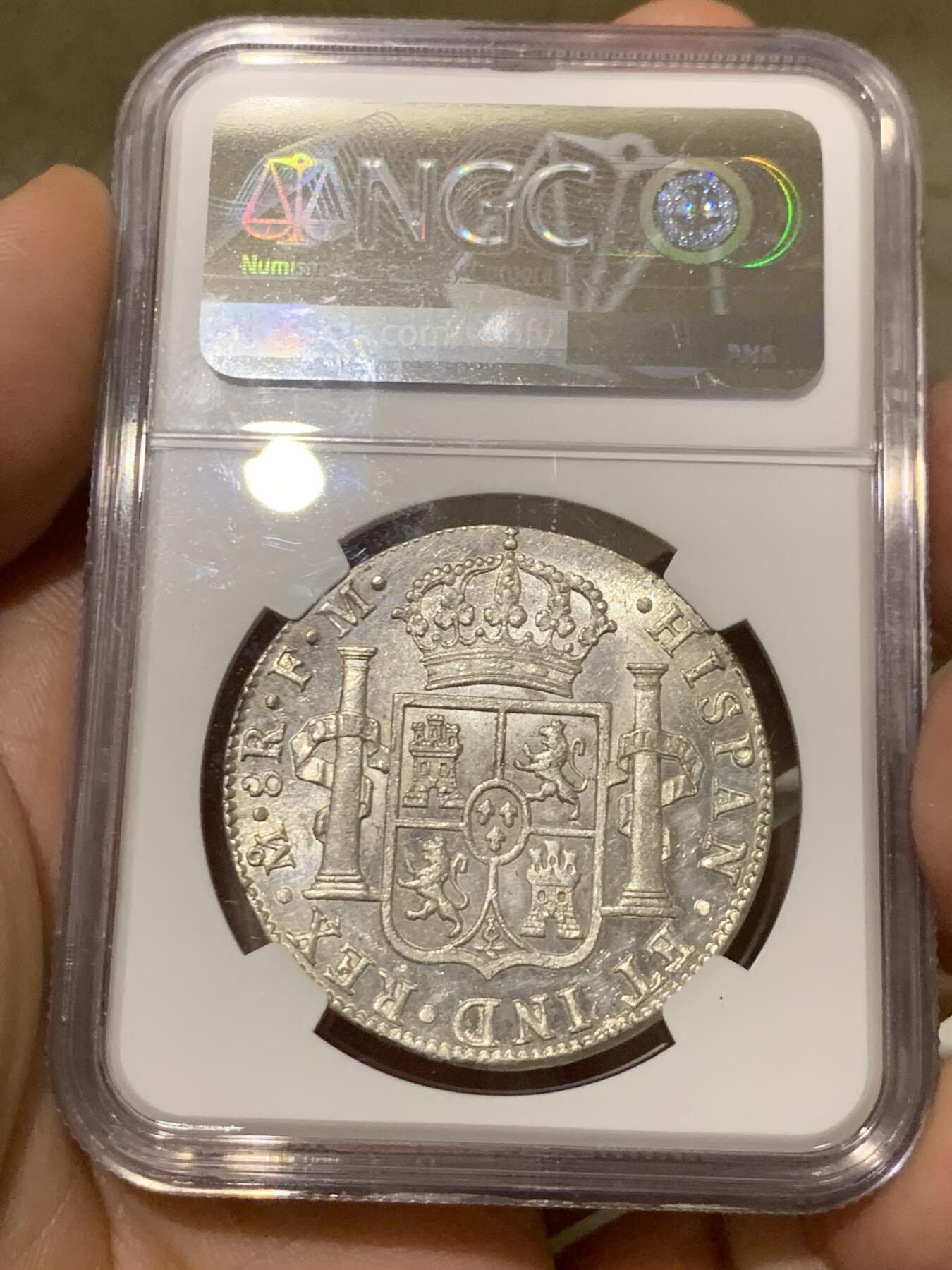 《竞宝斋》第288场-周六， 周日，周一 3场连拍 （全场包邮） 唯一冠军分 NGC MS63 墨西哥 1788年 卡三 双柱大银币 PL底板 炫目光泽