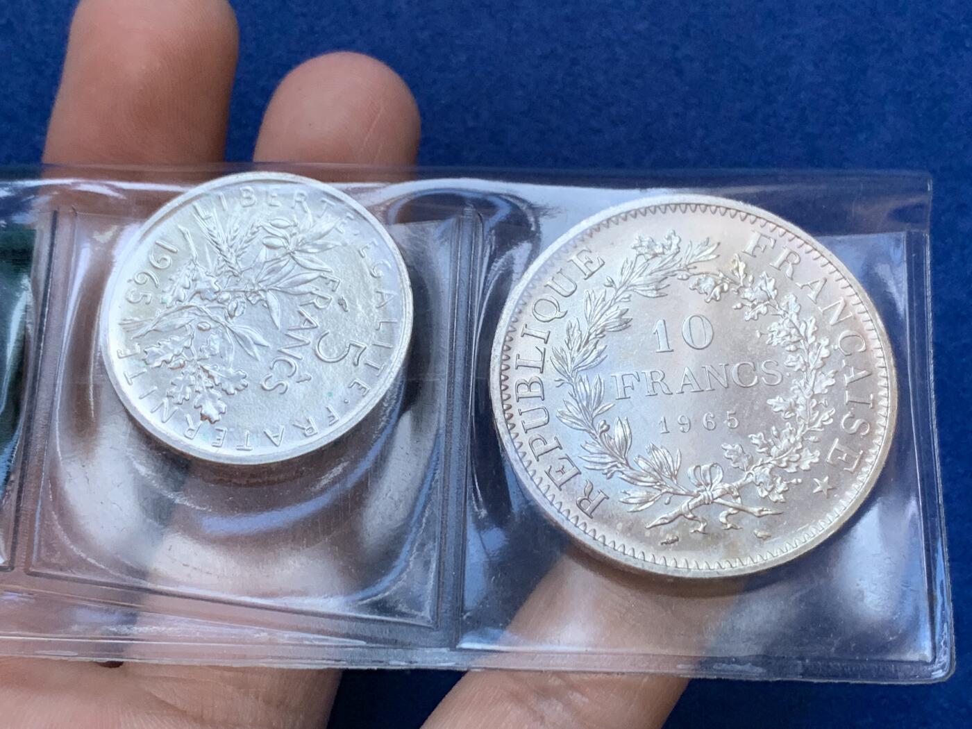 《竞宝斋》第288场-周六， 周日，周一 3场连拍 （全场包邮） 法国1965年银币套币 5法郎有锈