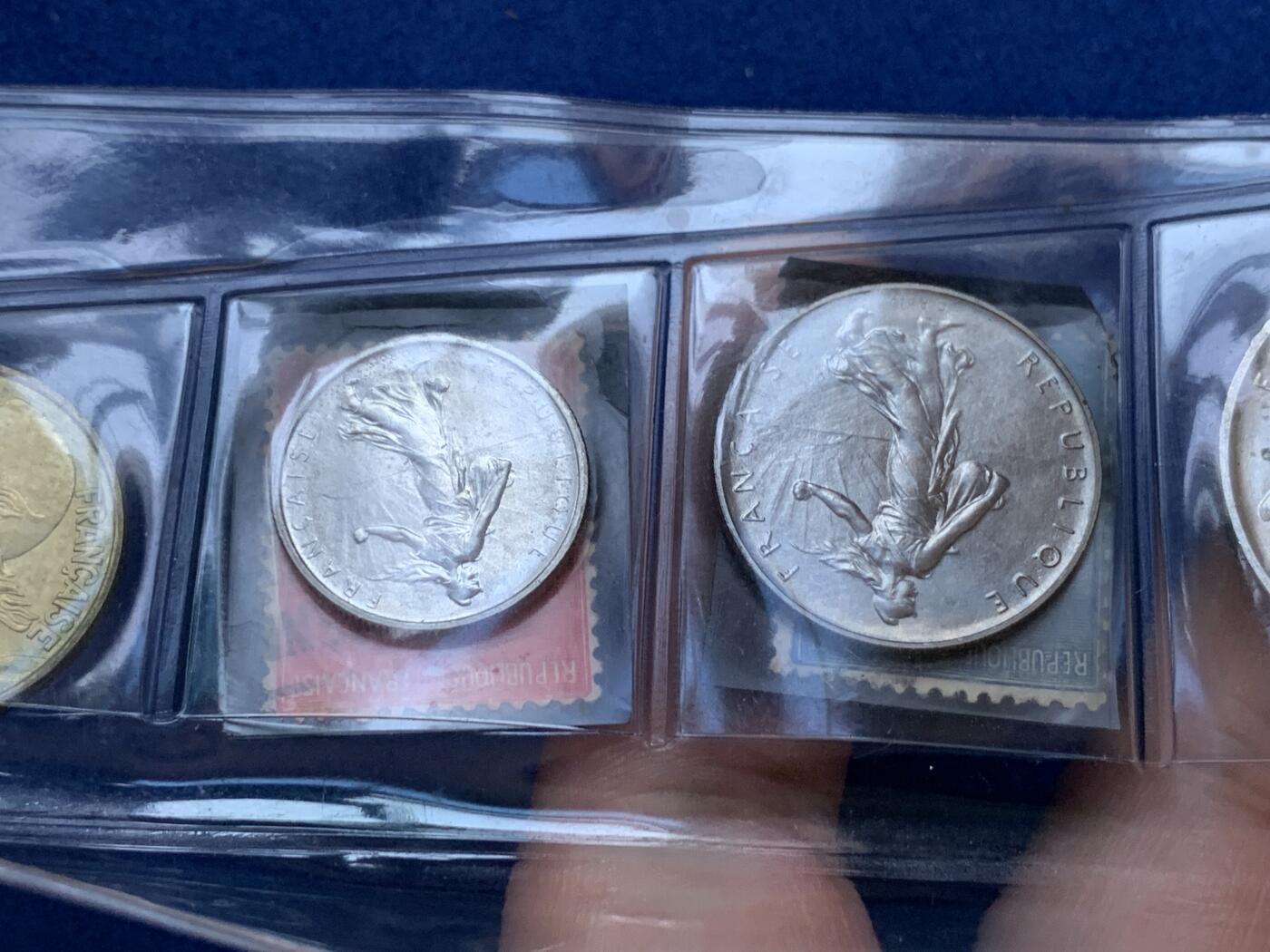 《竞宝斋》第288场-周六， 周日，周一 3场连拍 （全场包邮） 法国1965年银币套币 5法郎有锈