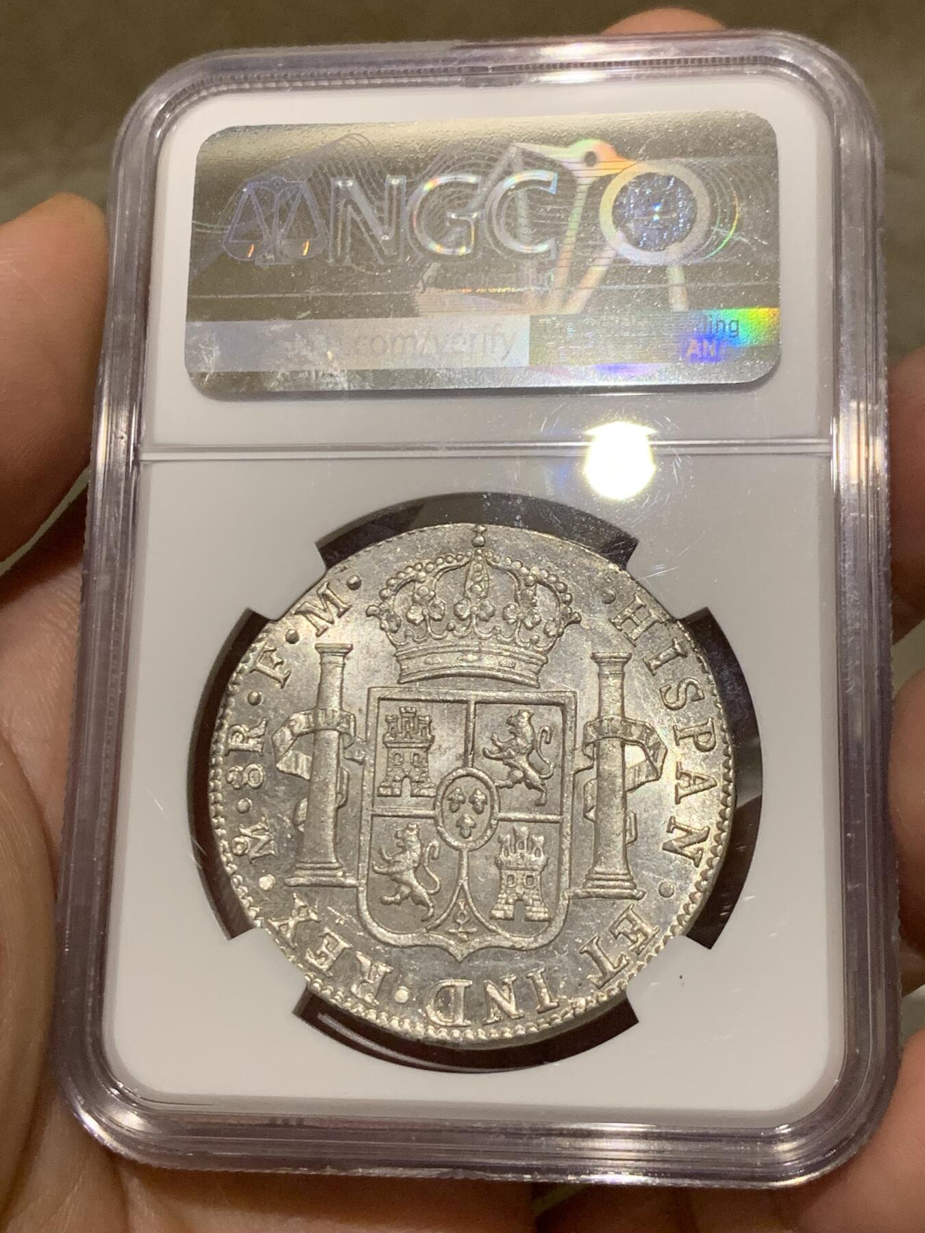 《竞宝斋》第288场-周六， 周日，周一 3场连拍 （全场包邮） 唯一冠军分 NGC MS63 墨西哥 1788年 卡三 双柱大银币 PL底板 炫目光泽