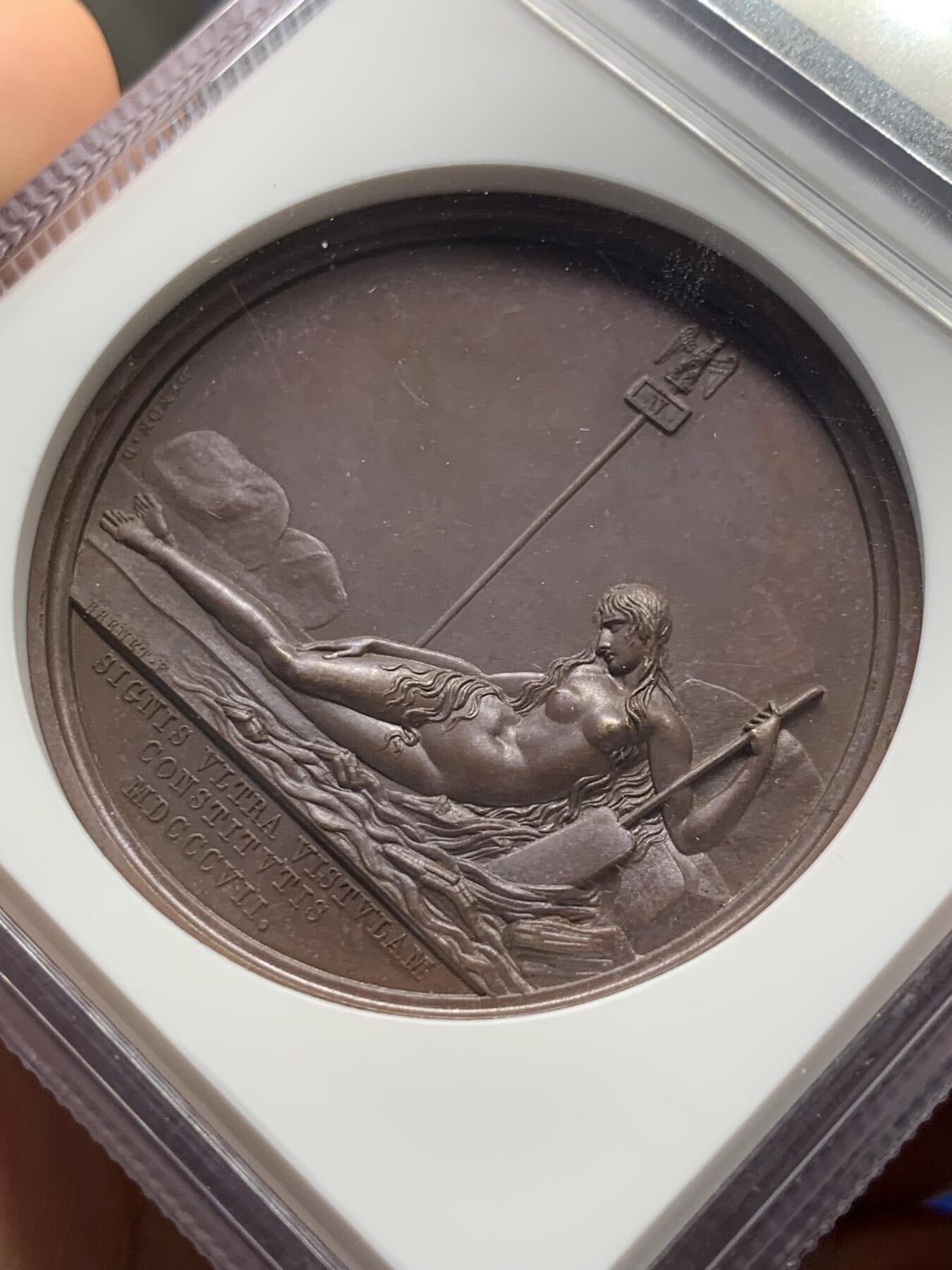 《竞宝斋》第288场-周六， 周日，周一 3场连拍 （全场包邮） NGC MS65BN 法国 1807 拿破仑 维斯瓦河 纪念铜章 迷人的巧克力包浆 河畔半裸的少女 意境起来了