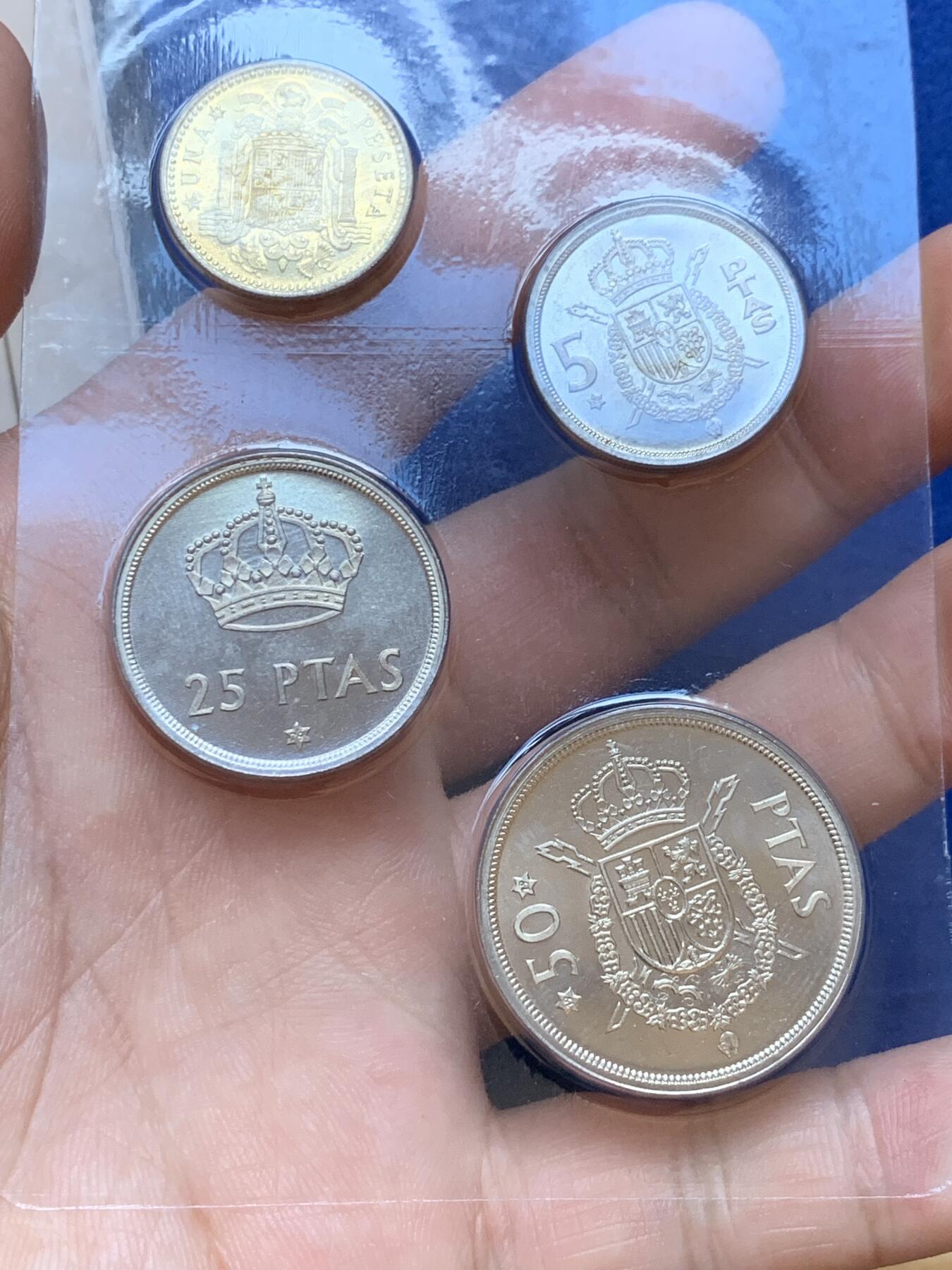 《竞宝斋》第288场-周六， 周日，周一 3场连拍 （全场包邮） 册装 西班牙1975胡安卡洛斯一世4枚装套币