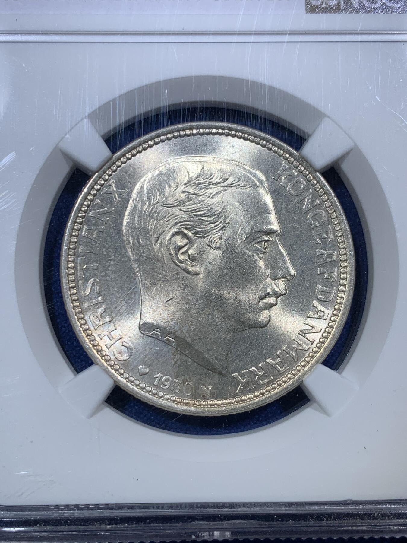 《竞宝斋》第288场-周六， 周日，周一 3场连拍 （全场包邮） NGC MS64 丹麦1930年国王六十诞辰纪念2克朗银币 转光强烈 背面有半圆环彩包浆