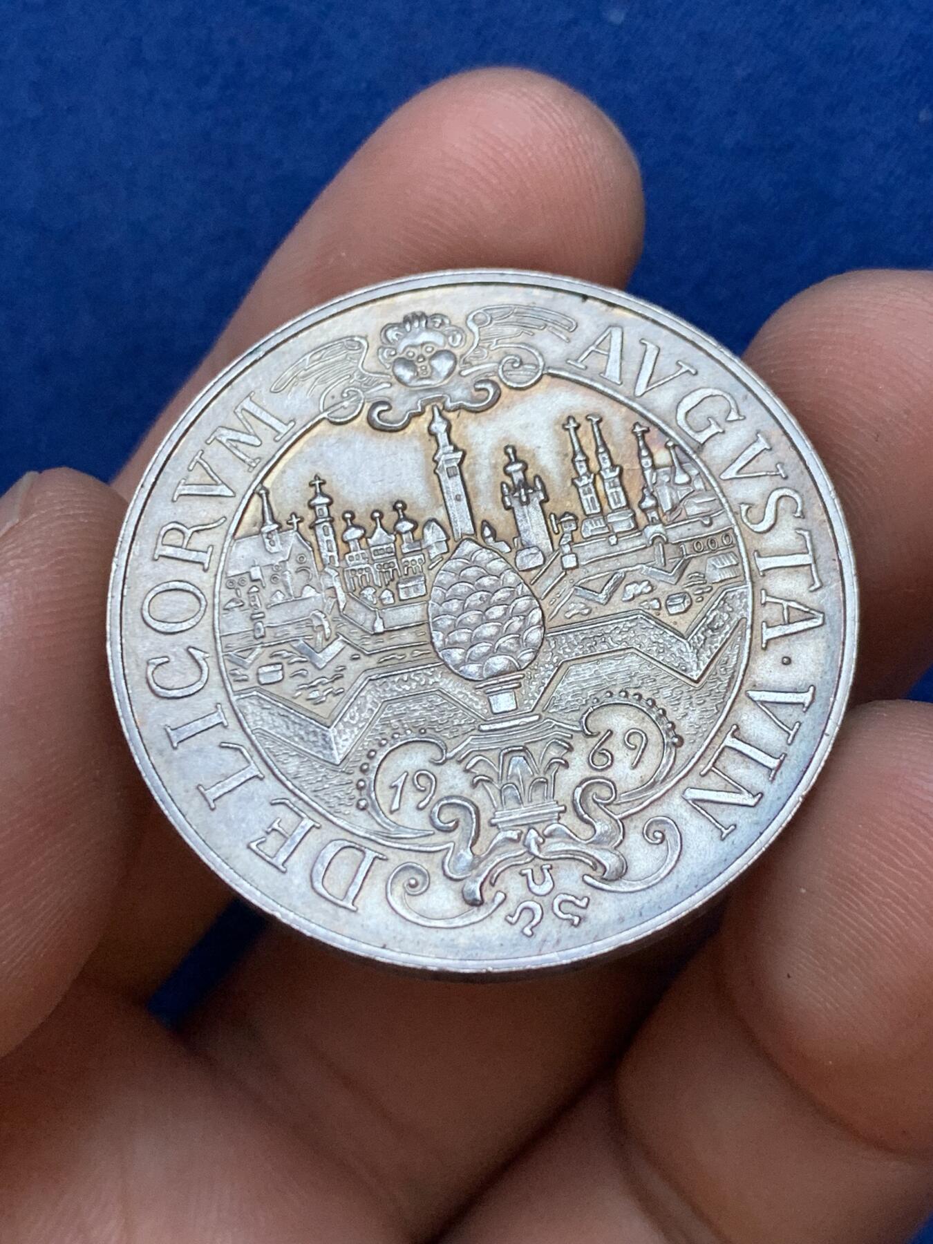 《竞宝斋》第288场-周六， 周日，周一 3场连拍 （全场包邮） 德国1969奥格斯堡市泰勒河谷城市景观大银章 加厚币胚非常厚重 为纪念该城工商会成立125周年特别铸造 35.2mm 24.9克