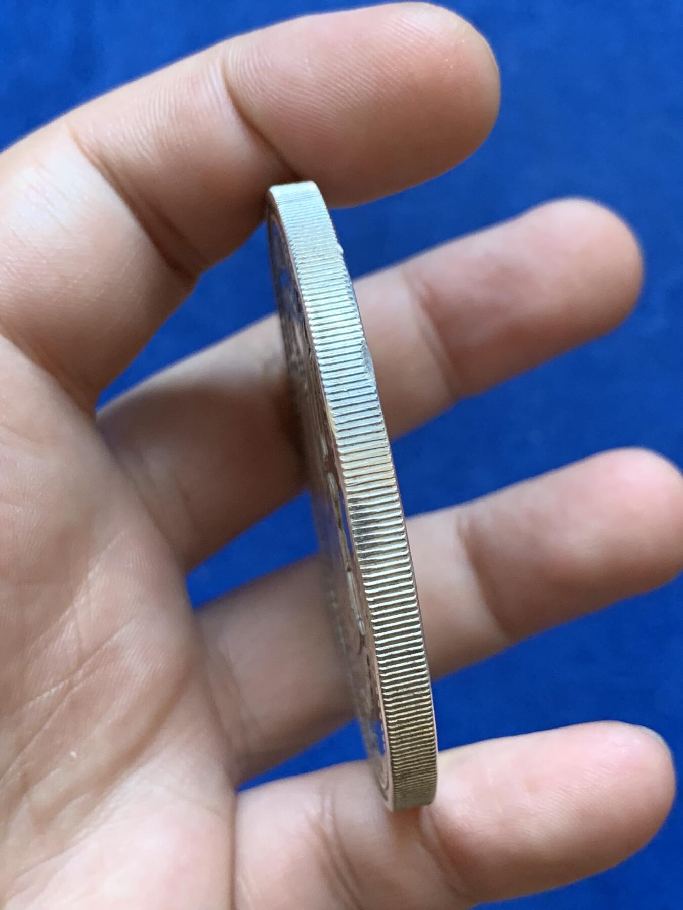 《竞宝斋》第288场-周六， 周日，周一 3场连拍 （全场包邮） 1985年巴哈马群岛25元大银币 直径60 重量119克 边齿有磕碰 925银