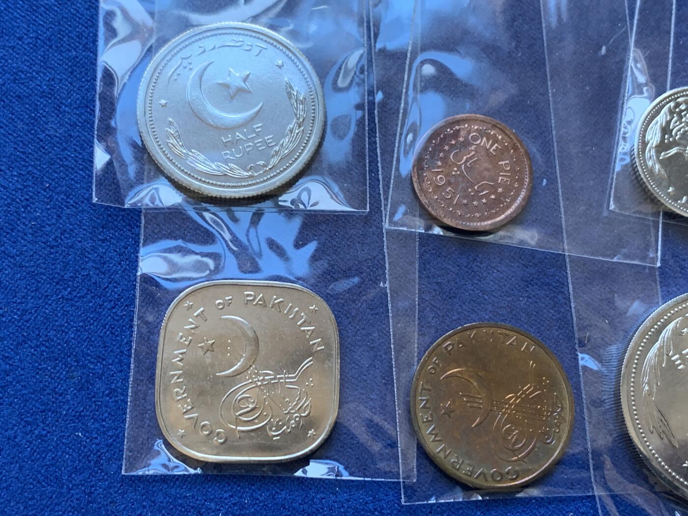 《竞宝斋》第288场-周六， 周日，周一 3场连拍 （全场包邮） 巴基斯坦8枚原盒套币 1948-1953年类精制PL套币