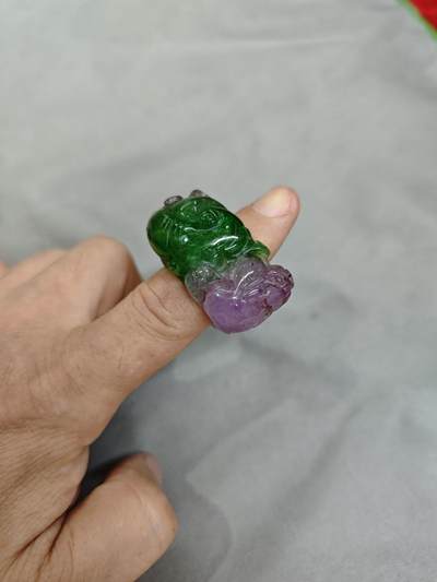 明清天然紫罗兰冰糯种戒指  明清天然紫罗兰冰糯种戒指 