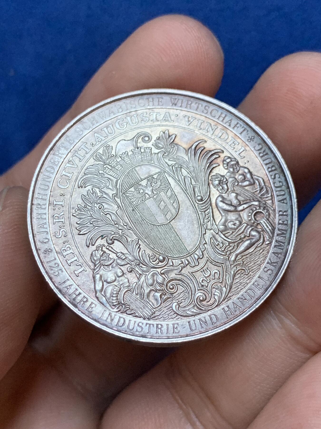 《竞宝斋》第288场-周六， 周日，周一 3场连拍 （全场包邮） 德国1969奥格斯堡市泰勒河谷城市景观大银章 加厚币胚非常厚重 为纪念该城工商会成立125周年特别铸造 35.2mm 24.9克