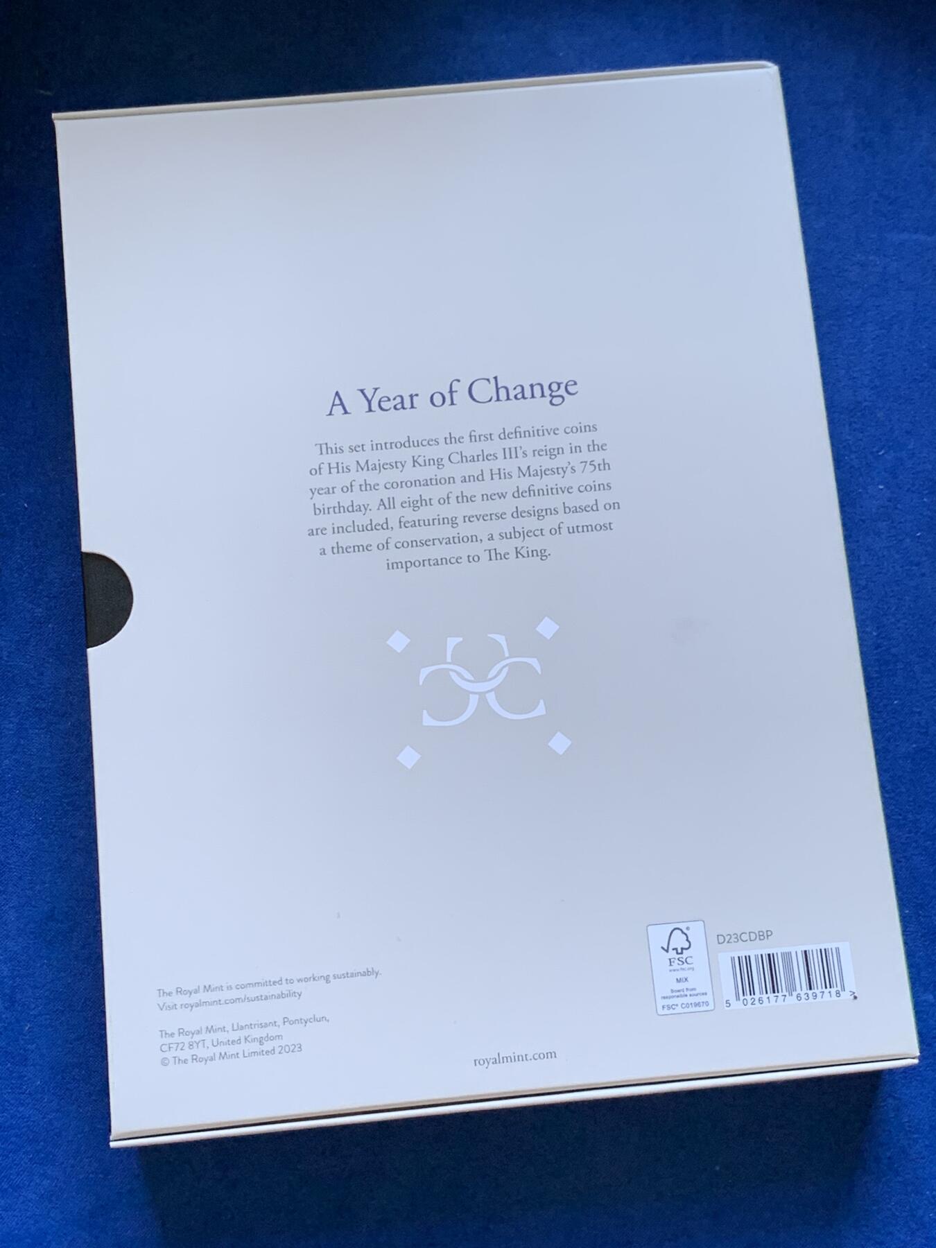 《竞宝斋》第288场-周六， 周日，周一 3场连拍 （全场包邮） 英国2023年查尔斯三世登基精制套币PROOF SET带原盒证书,首年精制每枚币带小皇冠暗记，大不列颠传统动物花卉