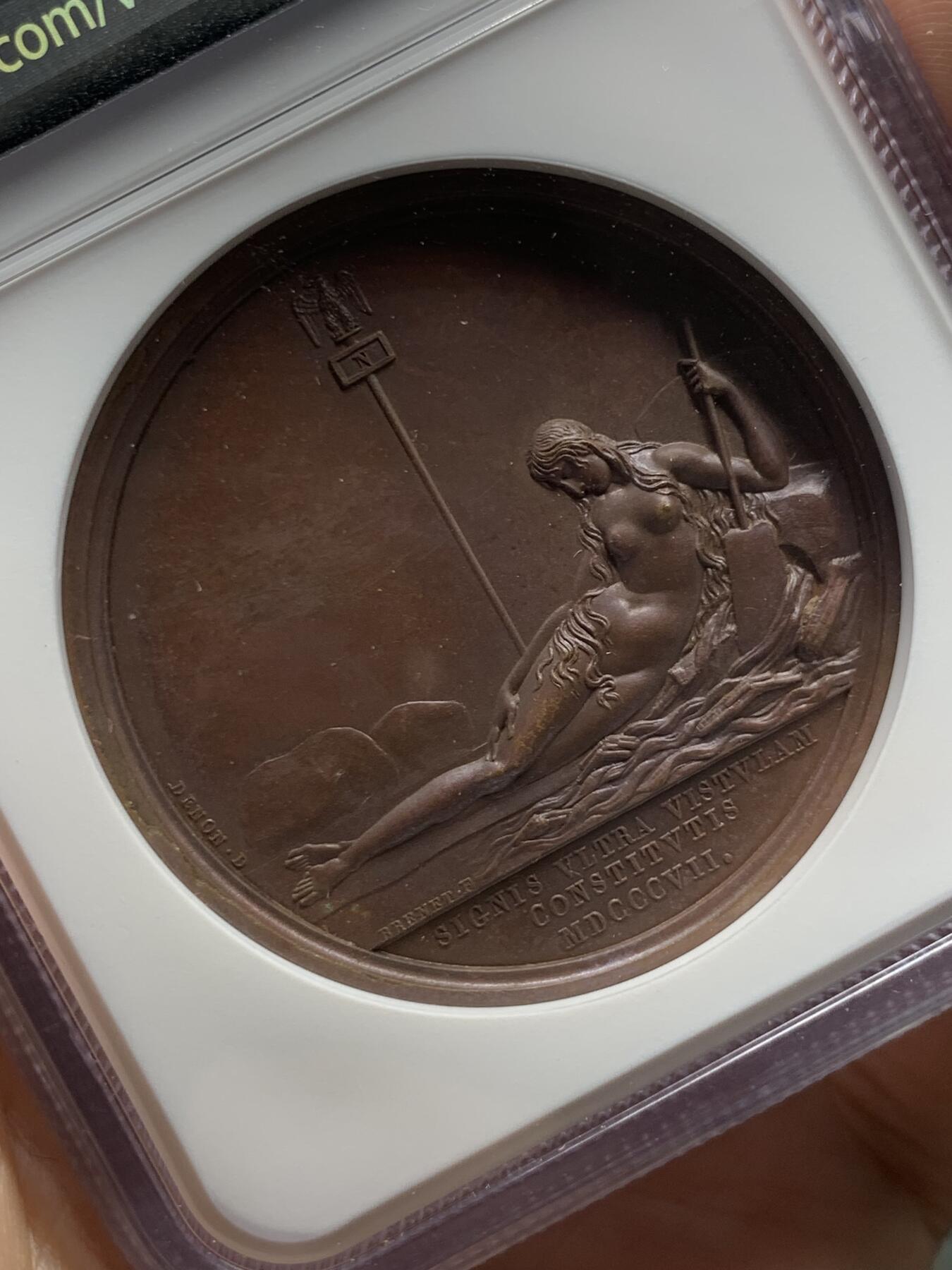 《竞宝斋》第288场-周六， 周日，周一 3场连拍 （全场包邮） NGC MS65BN 法国 1807 拿破仑 维斯瓦河 纪念铜章 迷人的巧克力包浆 河畔半裸的少女 意境起来了