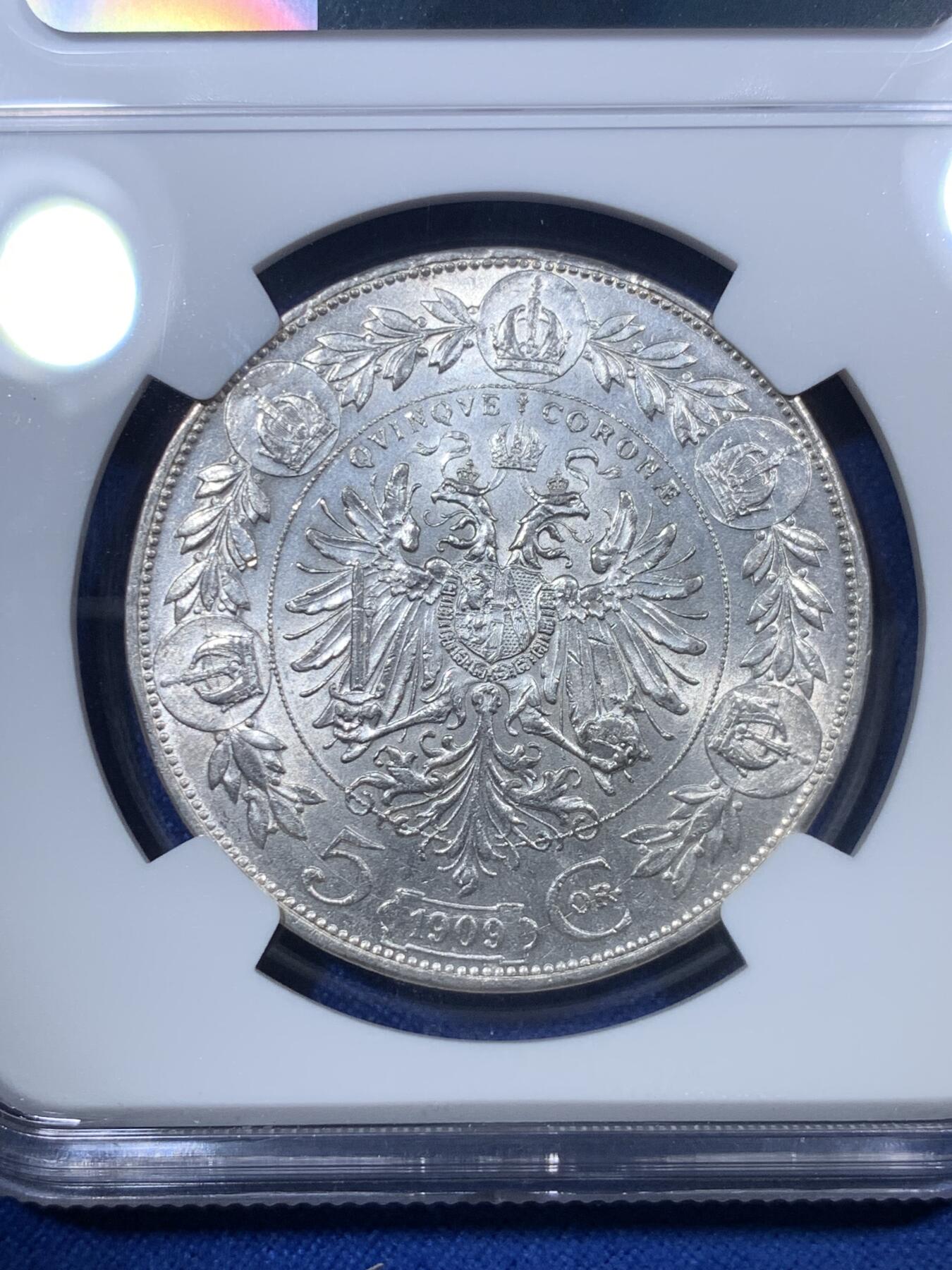 《竞宝斋》第288场-周六， 周日，周一 3场连拍 （全场包邮） NGC UNC 奥地利1909大头版5克朗银币 正面有少许清洗痕迹 背面银光全细节