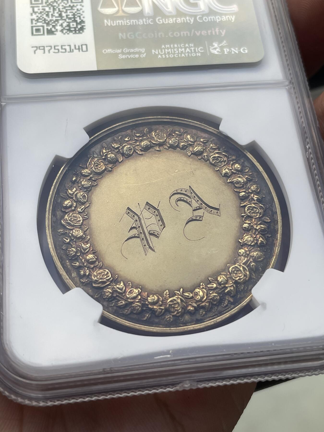 「木头集藏」章牌精品专场！ 1841年法国婚礼镀金银章  直径：39 mm，少见镀金大版，油灯边铭早期版本。