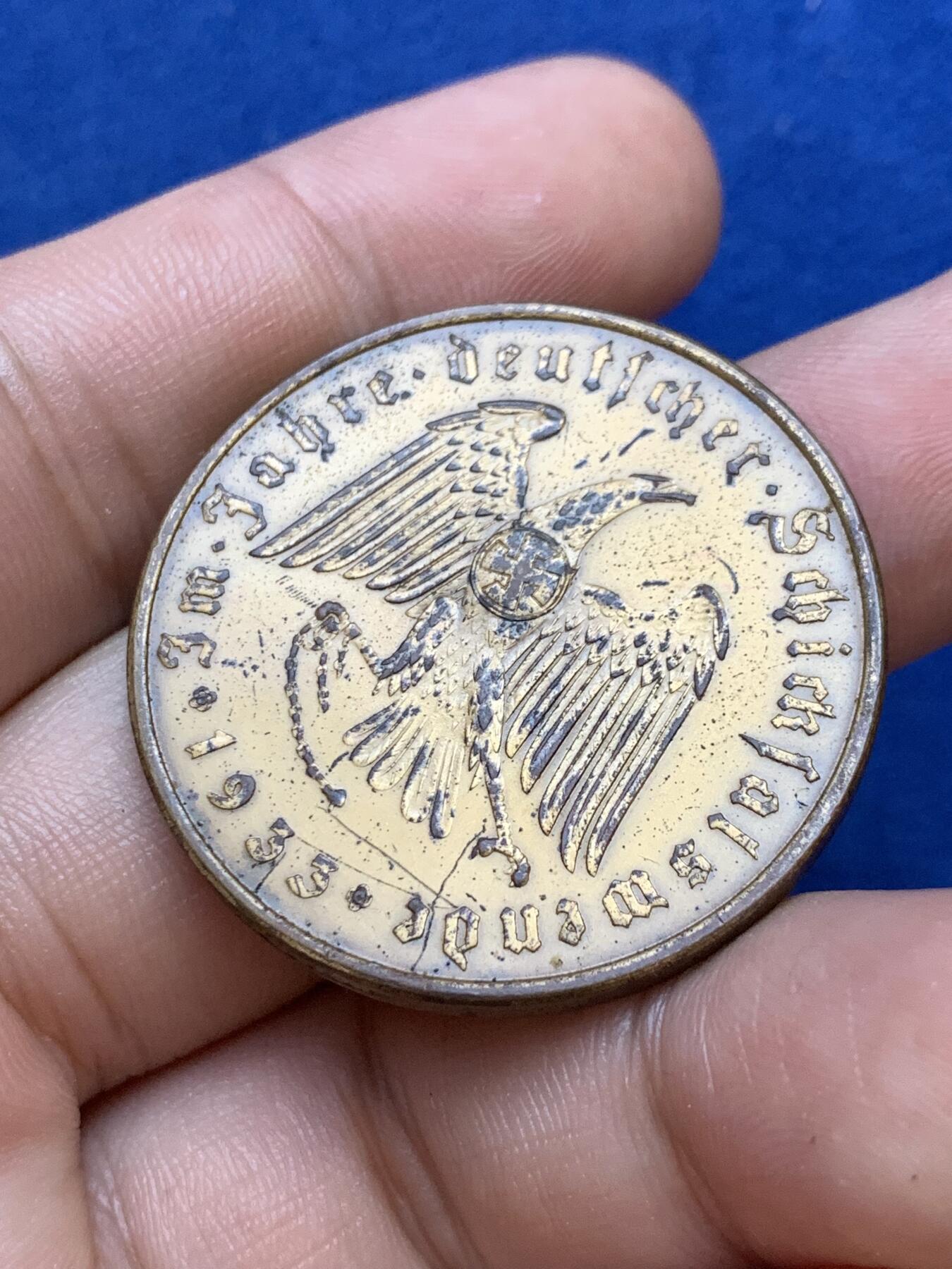 《竞宝斋》第288场-周六， 周日，周一 3场连拍 （全场包邮） 德国 1933 帝国锁链鹰铜章 BAYER边铭 背面锁链鹰，小胡子章牌中的热门品种 21.1克 36.1mm 细节见图