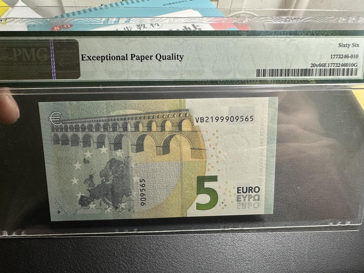 《外钞收藏家》第三百八十七期 2013年新版5欧元 PMG66 无47靓号
