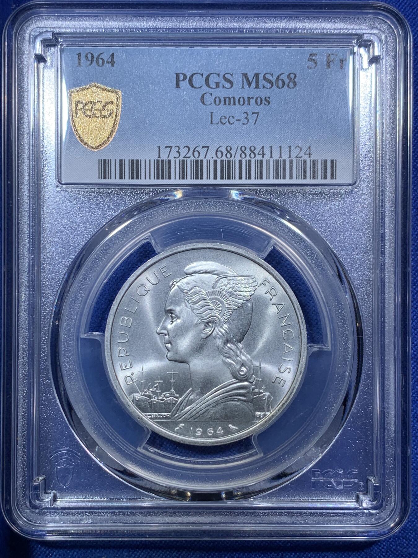 《竞宝斋》第288场-周六， 周日，周一 3场连拍 （全场包邮） 唯一冠军分 PCGS MS68 1964科摩罗5法郎 68分对于铝币来说绝对是炸裂的品相 两面转光极为犀利 并且一点点瑕疵都没有 绝对顶级 值得关注！