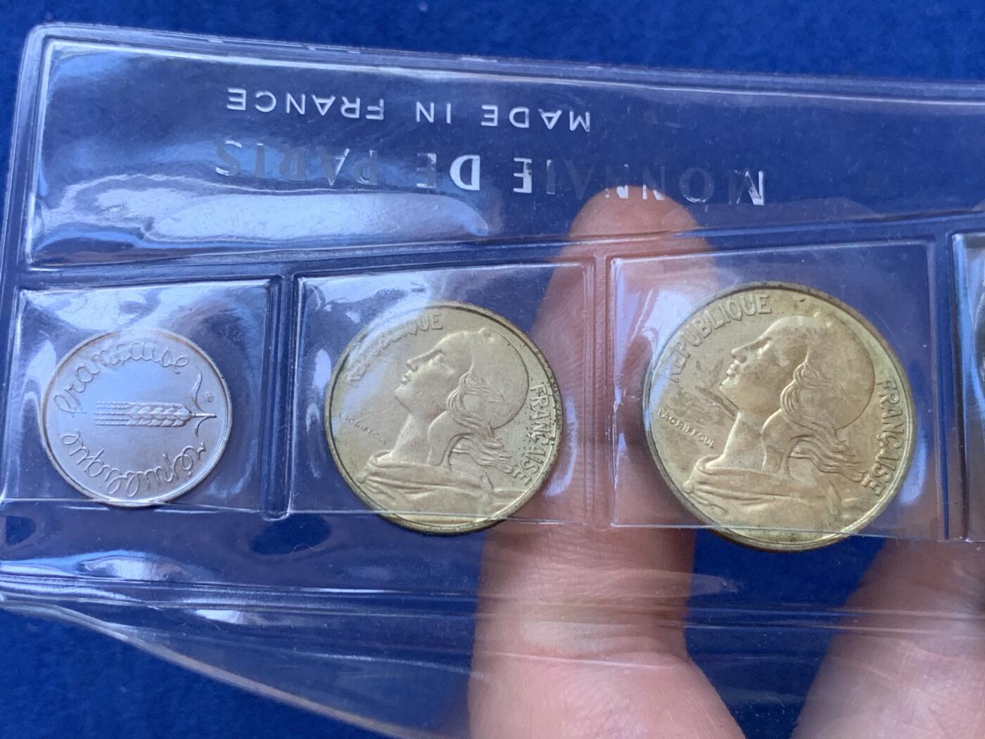 《竞宝斋》第288场-周六， 周日，周一 3场连拍 （全场包邮） 法国1965年银币套币 5法郎有锈