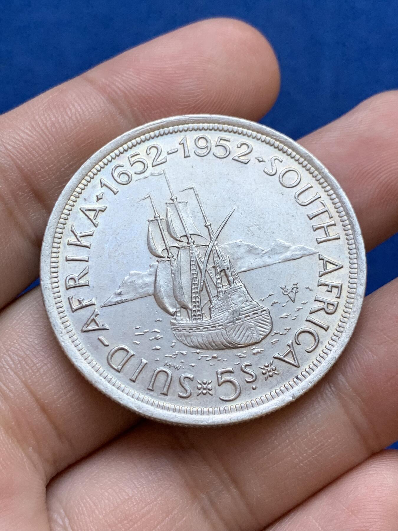 《竞宝斋》第288场-周六， 周日，周一 3场连拍 （全场包邮） 1952年英属南非克朗型5先令大银币 UNC品