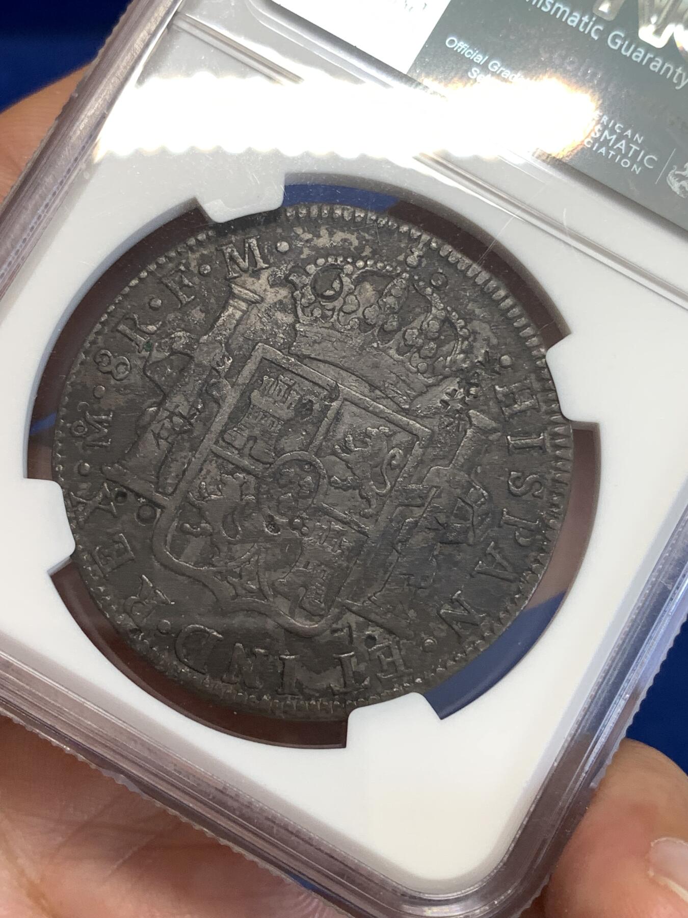 《竞宝斋》第288场-周六， 周日，周一 3场连拍 （全场包邮） NGC CHOPMARKED 墨西哥1785年卡三双柱8R 包浆入骨 卐字醇记很特别