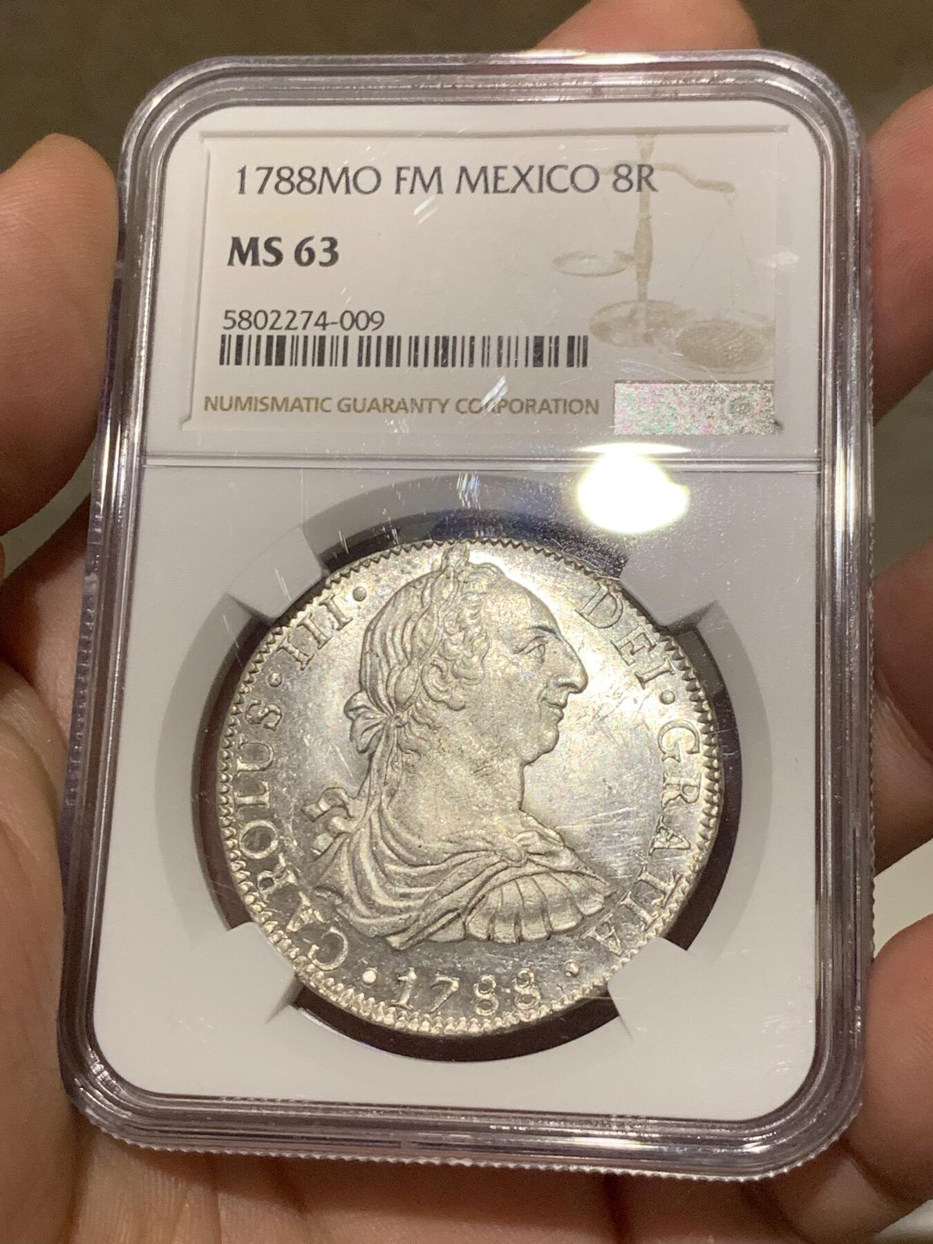 《竞宝斋》第288场-周六， 周日，周一 3场连拍 （全场包邮） 唯一冠军分 NGC MS63 墨西哥 1788年 卡三 双柱大银币 PL底板 炫目光泽