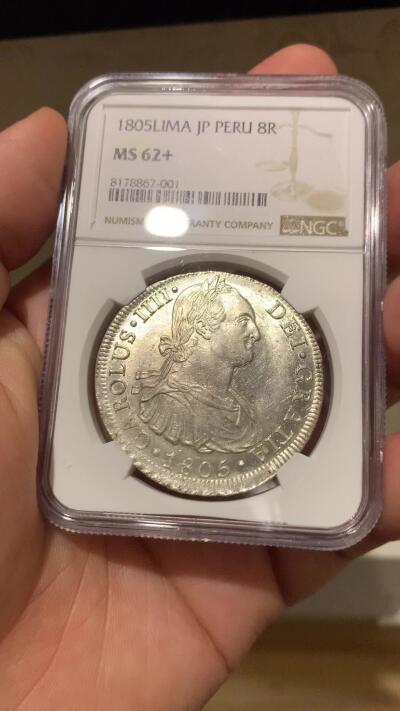 《竞宝斋》第288场-周六， 周日，周一 3场连拍 （全场包邮） NGC MS62+ 1805年秘鲁卡四双柱大银币 全镜面银霜车轮光 观感极佳 只有2枚得到了+号的分数 少见的秘鲁厂非墨西哥