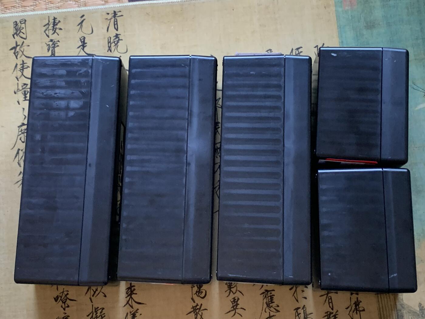 《竞宝斋》第288场-周六， 周日，周一 3场连拍 （全场包邮） 5个一组 PCGS黑色收纳盒 20枚装收纳盒3个+10枚装收纳盒2个 都很新