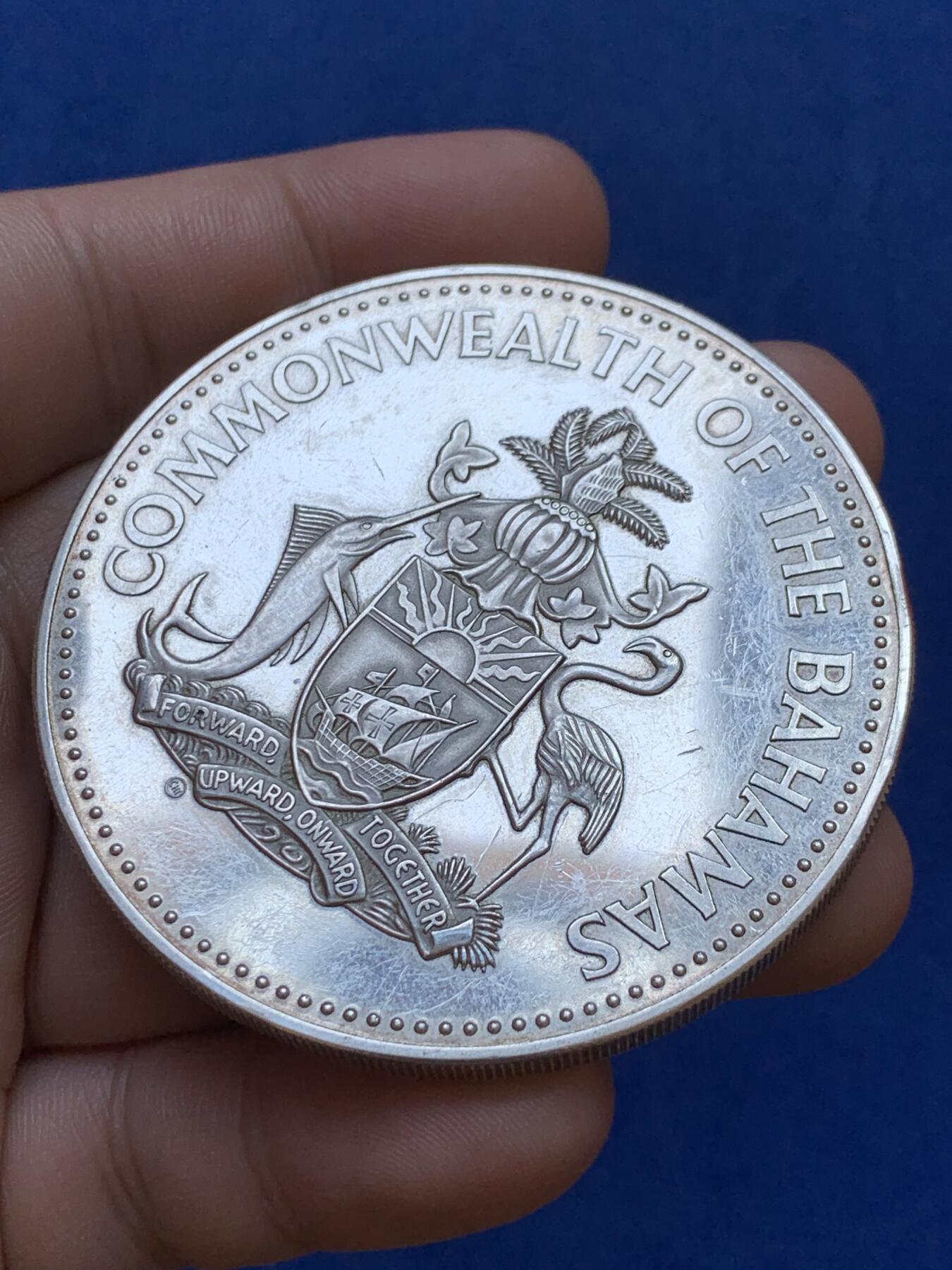 《竞宝斋》第288场-周六， 周日，周一 3场连拍 （全场包邮） 1985年巴哈马群岛25元大银币 直径60 重量119克 边齿有磕碰 925银