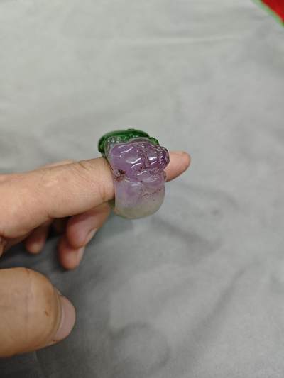 明清天然紫罗兰冰糯种戒指  明清天然紫罗兰冰糯种戒指 