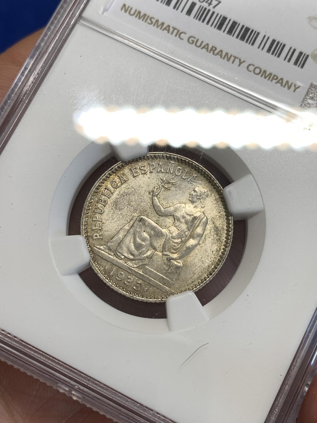 《竞宝斋》第288场-周六， 周日，周一 3场连拍 （全场包邮） NGC MS62 西班牙 1933年 内战版 拿花女神 1比塞塔 银币