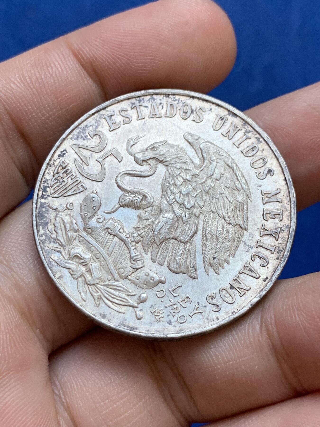 《竞宝斋》第288场-周六， 周日，周一 3场连拍 （全场包邮） 1968年墨西哥25比索银币 UNC品