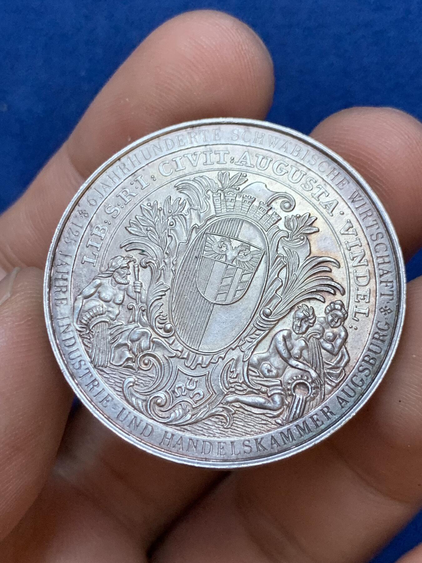 《竞宝斋》第288场-周六， 周日，周一 3场连拍 （全场包邮） 德国1969奥格斯堡市泰勒河谷城市景观大银章 加厚币胚非常厚重 为纪念该城工商会成立125周年特别铸造 35.2mm 24.9克