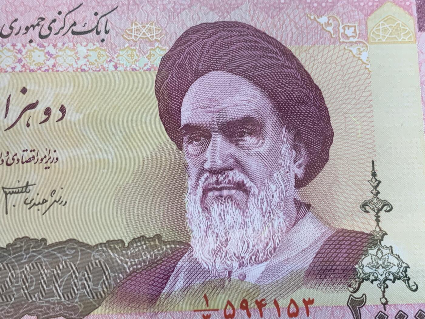 《竞宝斋》第288场-周六， 周日，周一 3场连拍 （全场包邮） PMG-64EPG 伊朗2005年2000里亚尔 更高评级分2枚