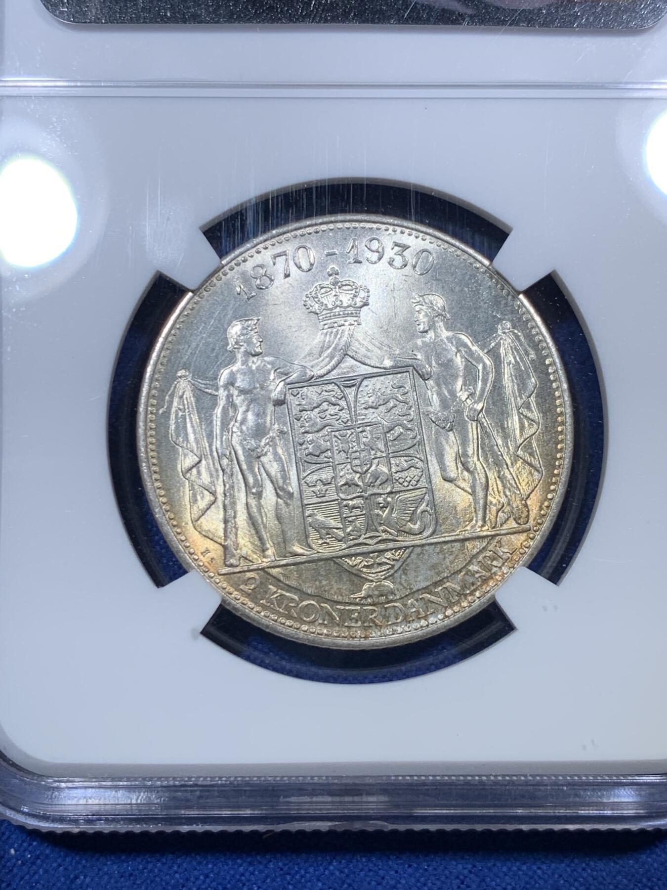 《竞宝斋》第288场-周六， 周日，周一 3场连拍 （全场包邮） NGC MS64 丹麦1930年国王六十诞辰纪念2克朗银币 转光强烈 背面有半圆环彩包浆