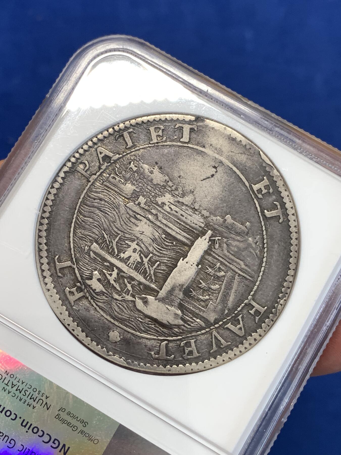 《竞宝斋》第288场-周六， 周日，周一 3场连拍 （全场包邮） NGC VF35 意大利1685年托斯卡纳美第奇里窝拿海景景观1T大银 包浆入骨 带分数稀见品