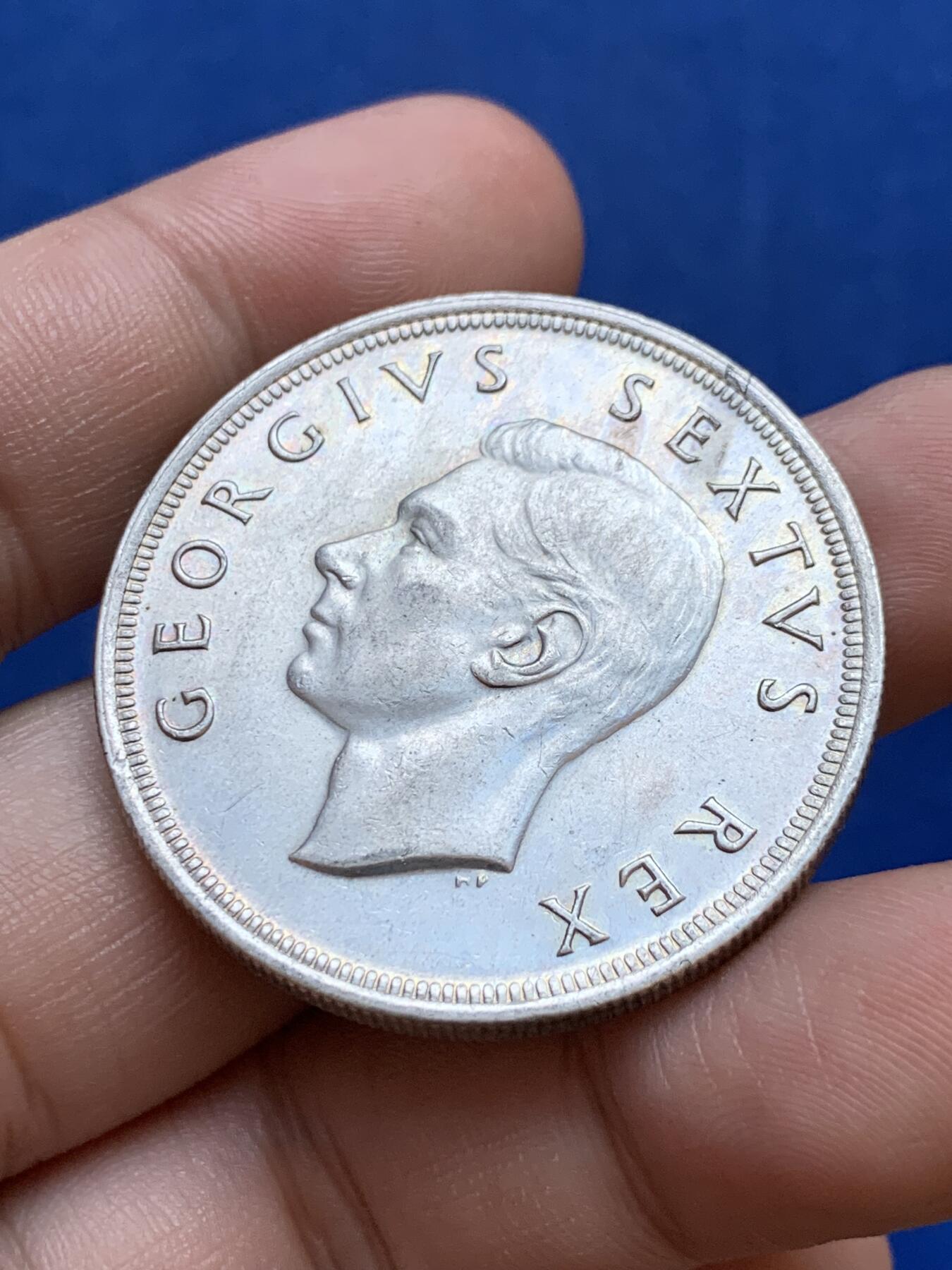 《竞宝斋》第288场-周六， 周日，周一 3场连拍 （全场包邮） 1952年英属南非克朗型5先令大银币 UNC品