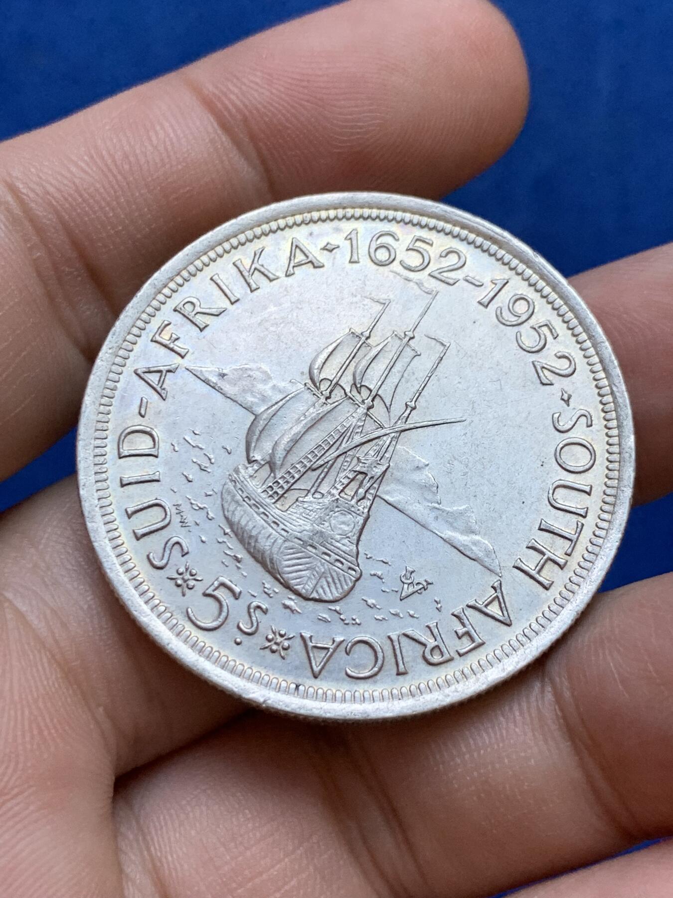 《竞宝斋》第288场-周六， 周日，周一 3场连拍 （全场包邮） 1952年英属南非克朗型5先令大银币 UNC品