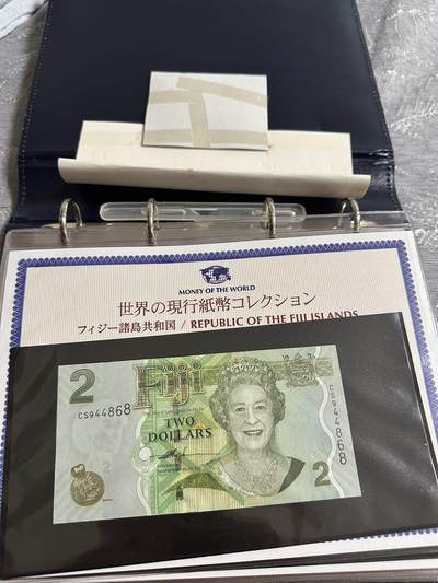 蒂克钱币-世界纸币 24个国家精装本 全部全新BU品 全新品相 每个国家有详细的国家介绍和套币面值介绍 适合送礼和学习用  - 蒂克钱币-世界纸币 24个国家精装本 全部全新BU品 全新品相 每个国家有详细的国家介绍和套币面值介绍 适合送礼和学习用 
