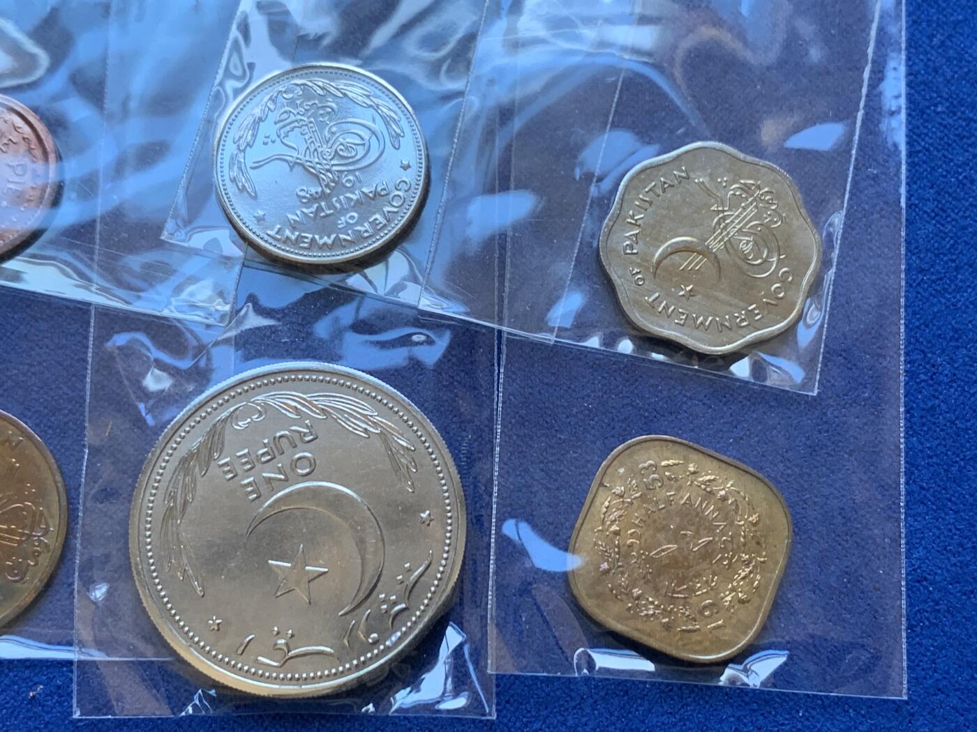 《竞宝斋》第288场-周六， 周日，周一 3场连拍 （全场包邮） 巴基斯坦8枚原盒套币 1948-1953年类精制PL套币